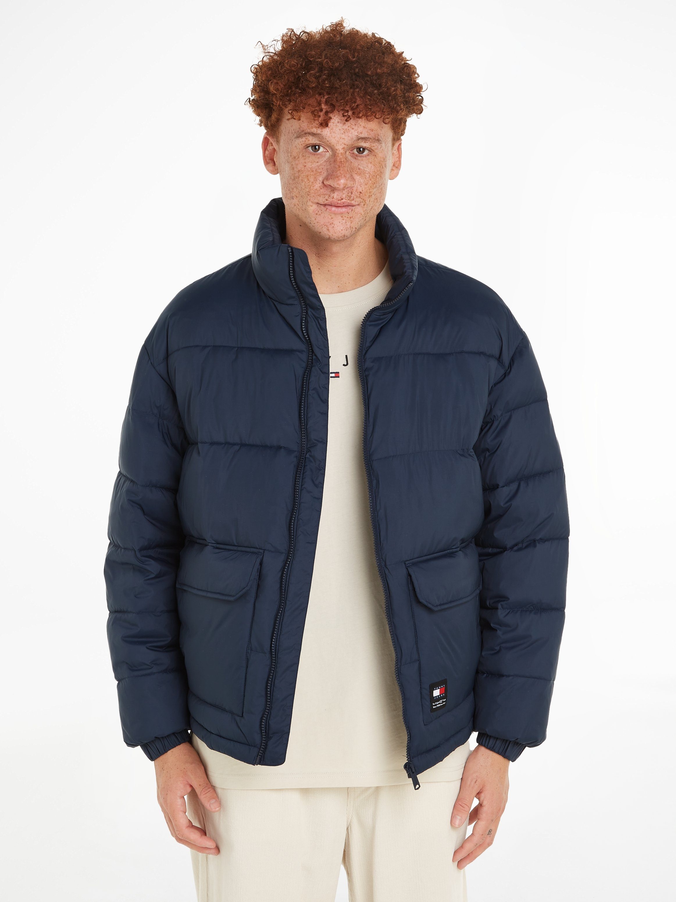 Tommy Jeans Steppjacke TJM BACK LOGO PUFFER mit hohem Stehkragen