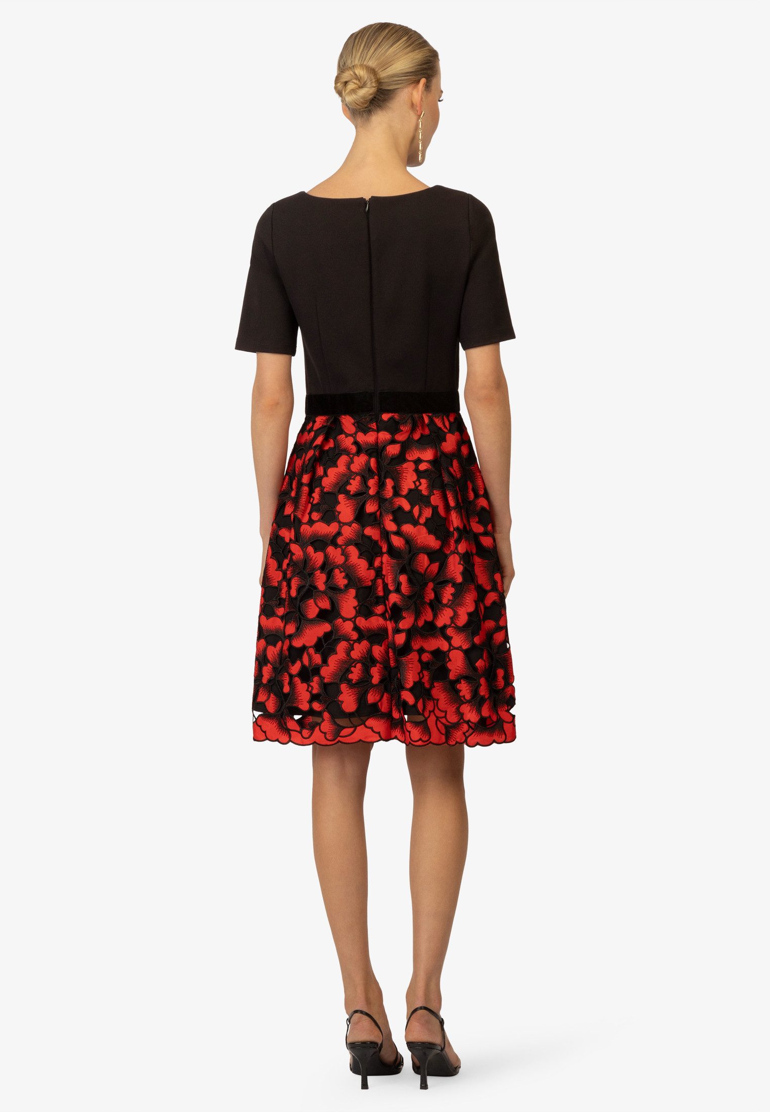 Kraimod Cocktailkleid mit floraler Spitze und Samt-Taille