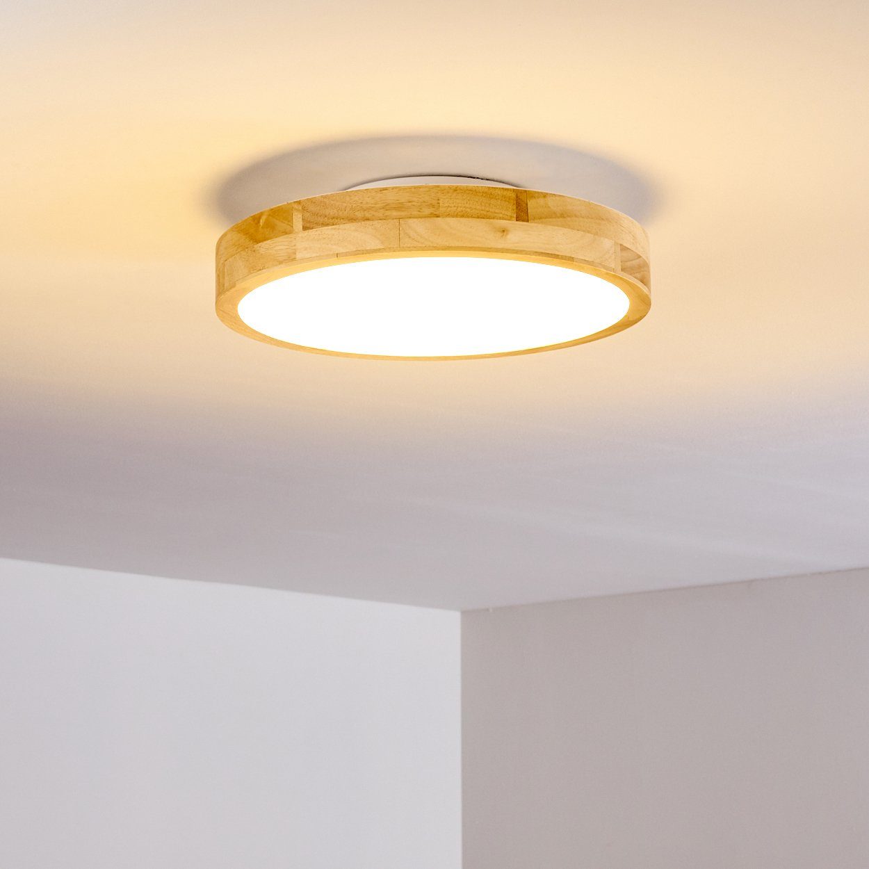 hofstein Deckenleuchte »Voltre« dimmbare Deckenlampe aus Metall in Weiß/Holzoptik, CCT 3000 - 5500 Kelvin, Ø40cm, 24 Watt, 170-1350 Lumen, einstellbar/dimmbar über Fernbedienung