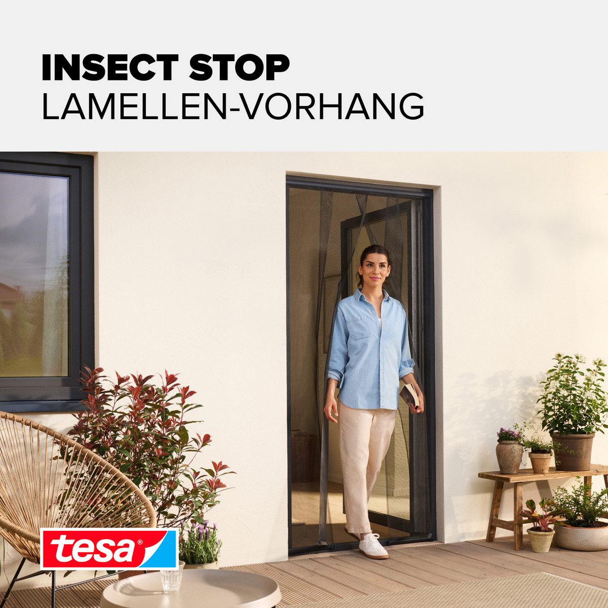 tesa Insektenschutz-Tür Insect Stop Standard Fliegengitter für Türen - 1.20 m : 2.5 m, (Packung, 1-St., Fliegennetz, Klettband), Lamellentür für Balkon & Terrasse - schwarz / anthrazit
