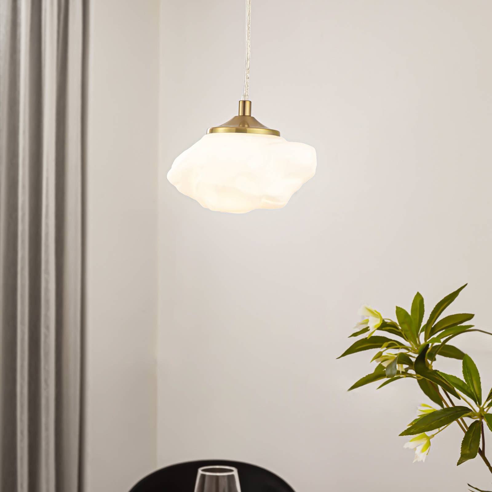 Lindby Hängeleuchte Piatra, Glas Weiß IP20, 1 x 8 W LED