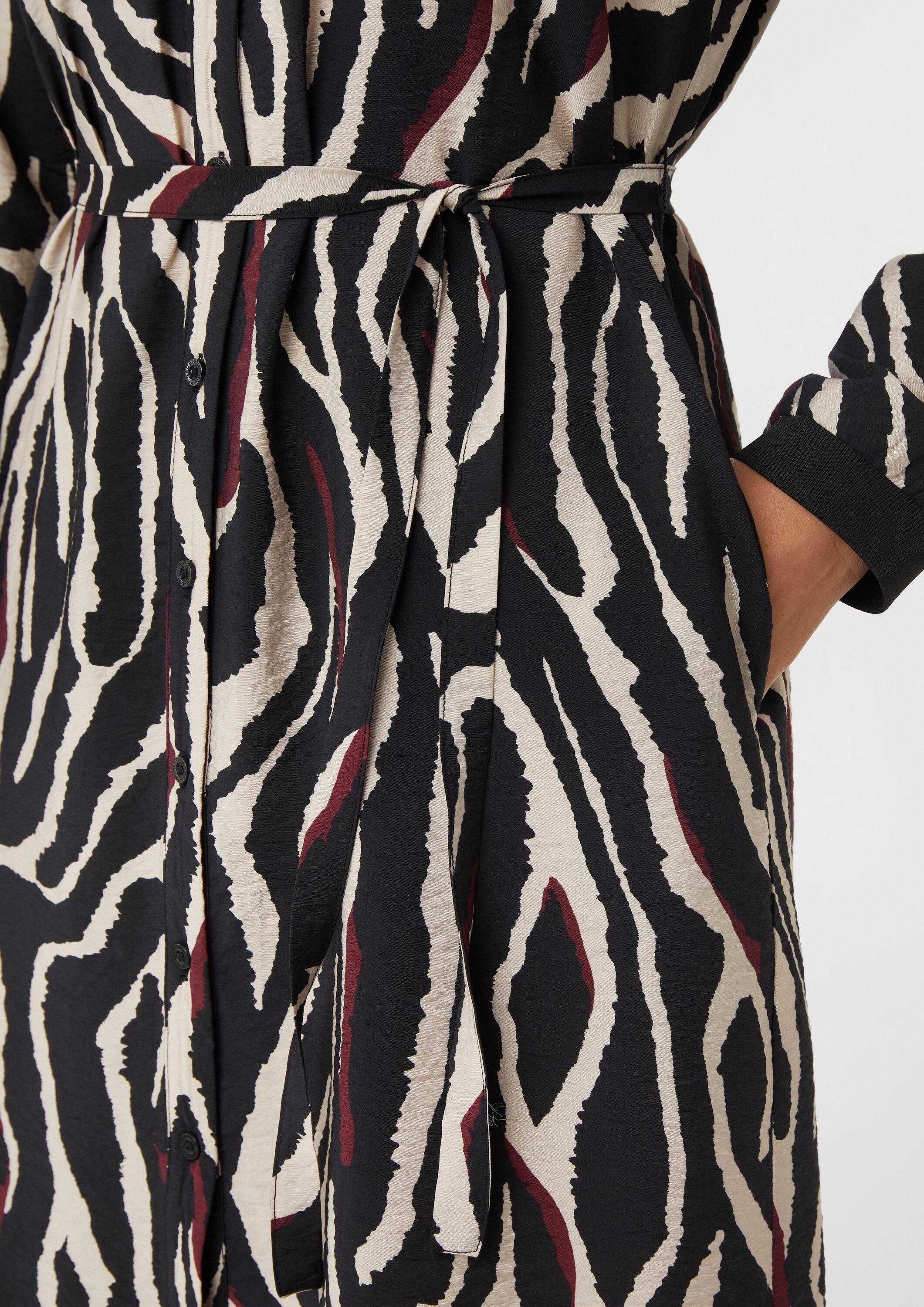 comma Minikleid Kleid Kurzes Hemdblusenkleid mit Animal-Print und Bindegürtel