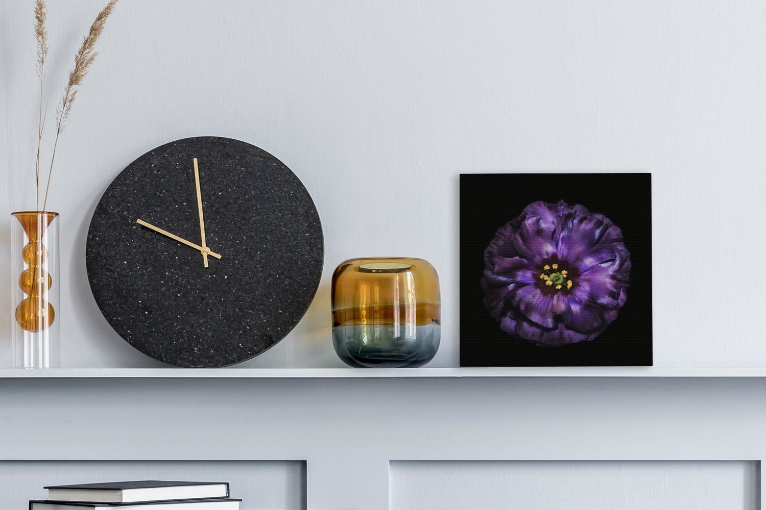 Schlafzimmer schwarzem violette Eine Hintergrund abgebildet, Bilder OneMillionCanvasses® Leinwand St), Blume Wohnzimmer (1 vor für Leinwandbild