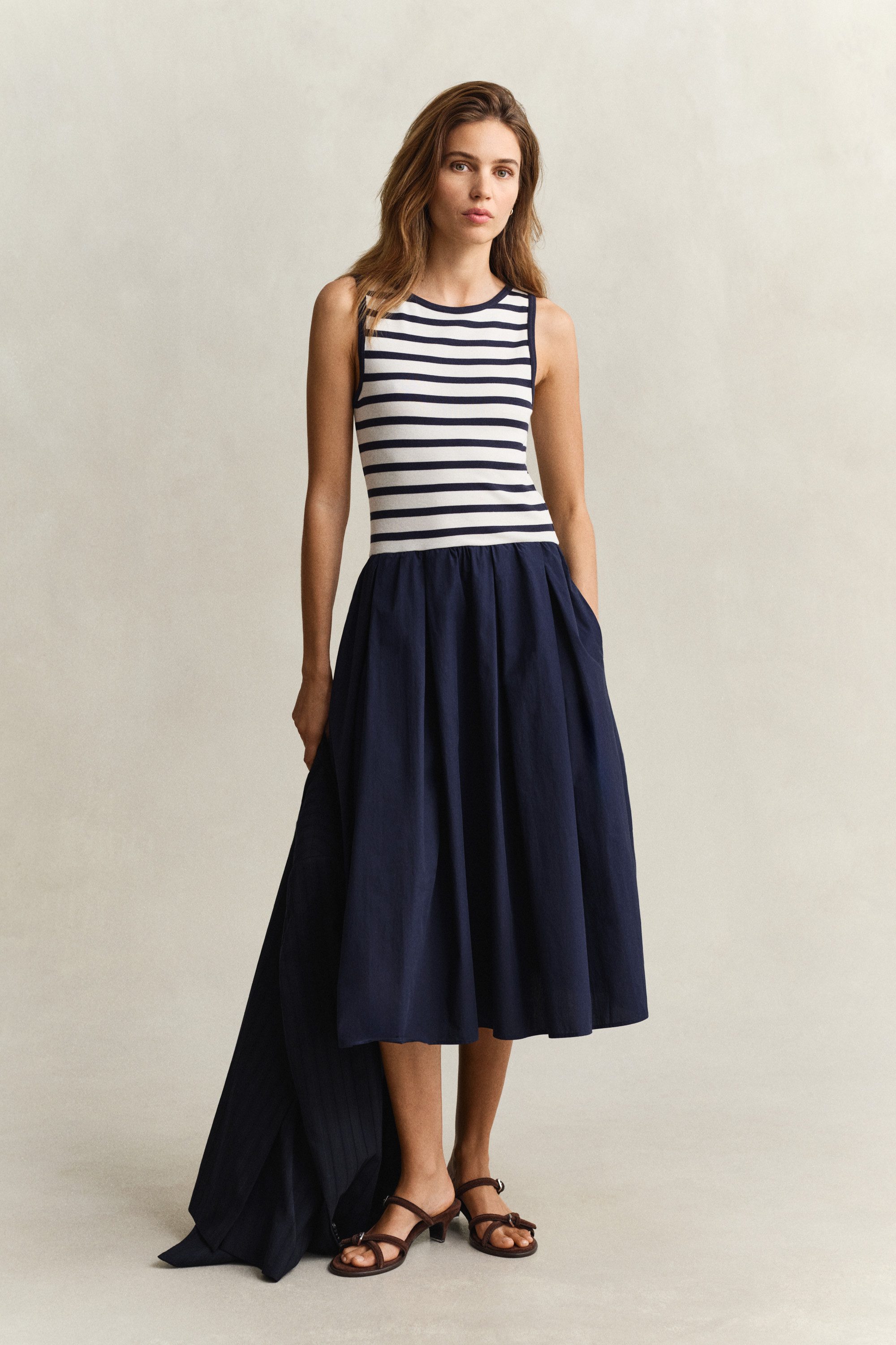 Gant Trägerkleid JERSEY WOVEN COMBO Regular fit mit Rundhalsausschnitt