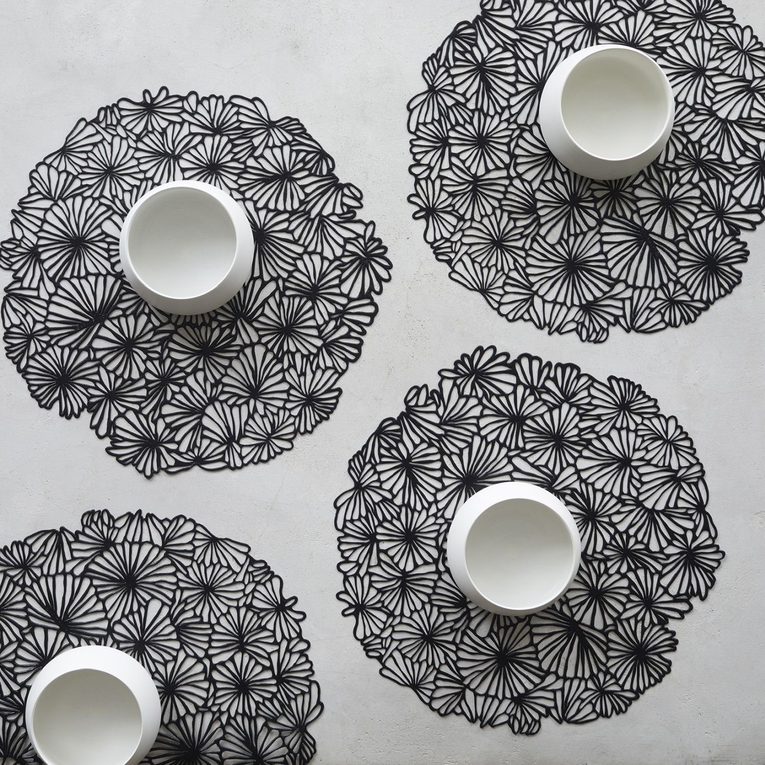 Chilewich Platzset Pressed Vinyl Daisy Round Black, (1-St)
