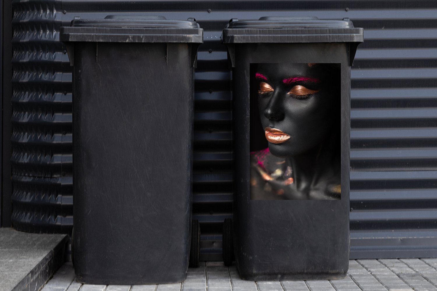 Wandsticker Frau - (1 Sticker, Mülltonne, Container, St), - MuchoWow Abfalbehälter Mülleimer-aufkleber, Gold Schwarz