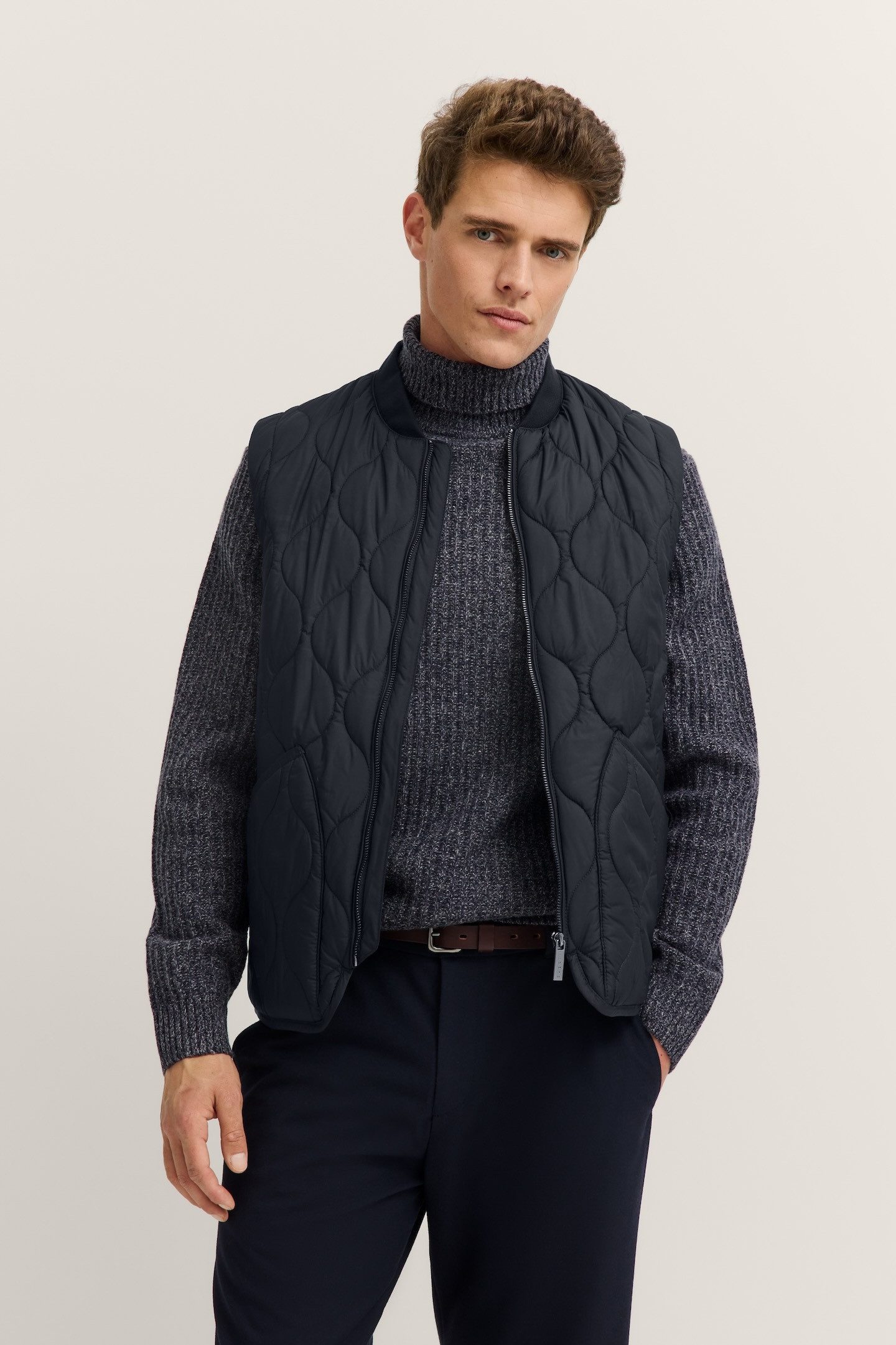 bugatti Steppweste Airseries Regular Fit mit Wellensteppung