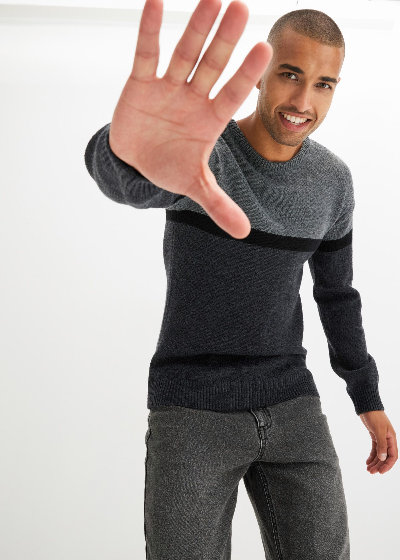 bonprix Strickpullover mit Rundhalsausschnitt, Regular Fit, im colorblocking Look