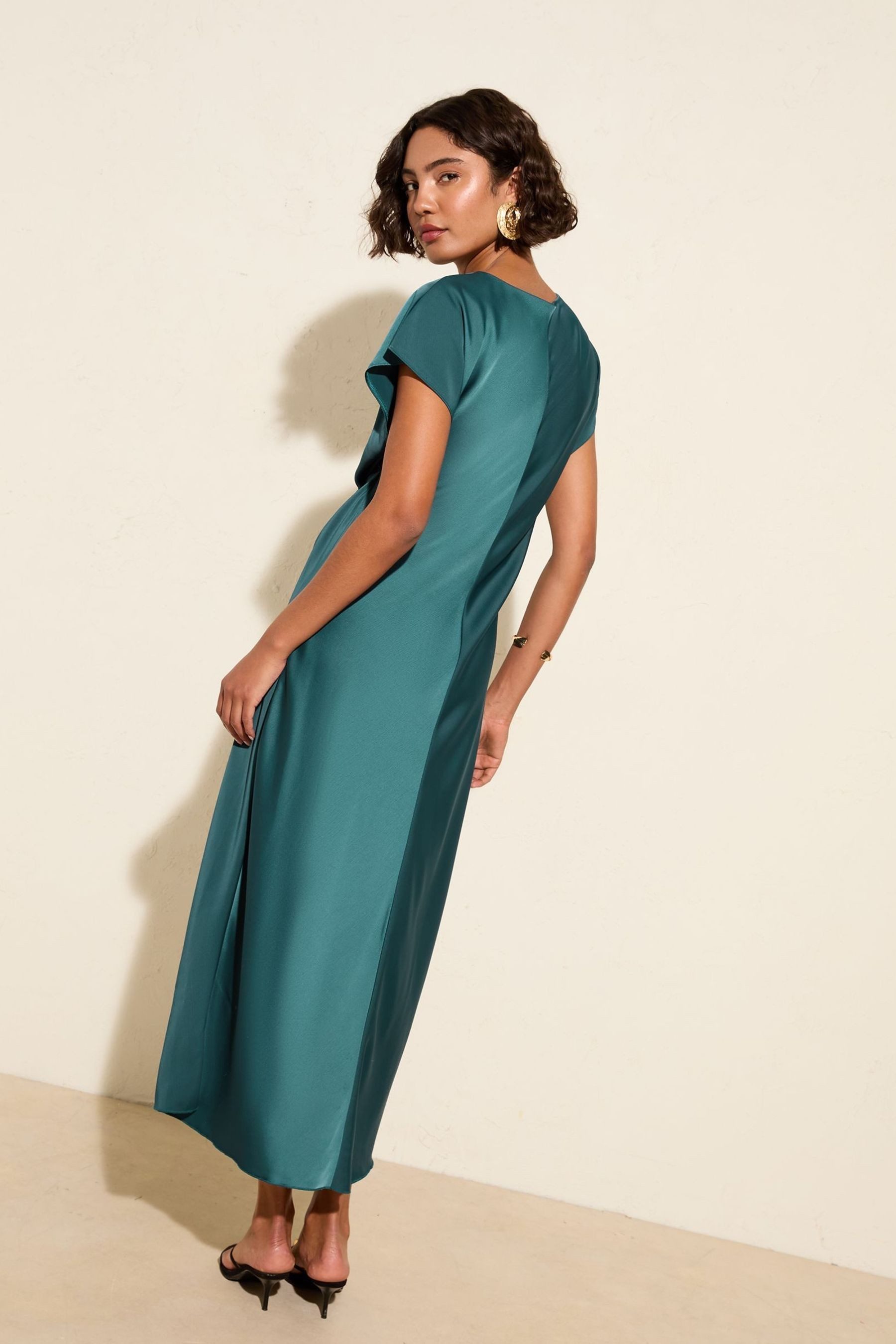 Friends Like These Midikleid Friends Like These Midikleid aus Satin (1-tlg) günstig online kaufen