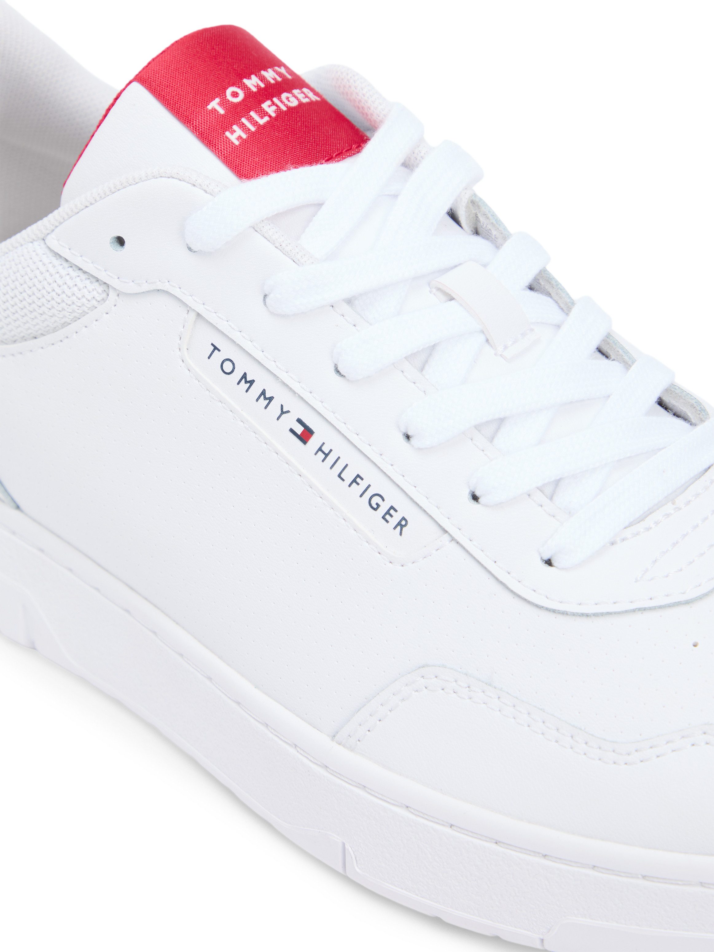 Tommy Hilfiger BASKET CORE LITE LTH Sneaker Freizeitschuh, Halbschuh, Schnürschuh mit Logo an der Schuhzuge