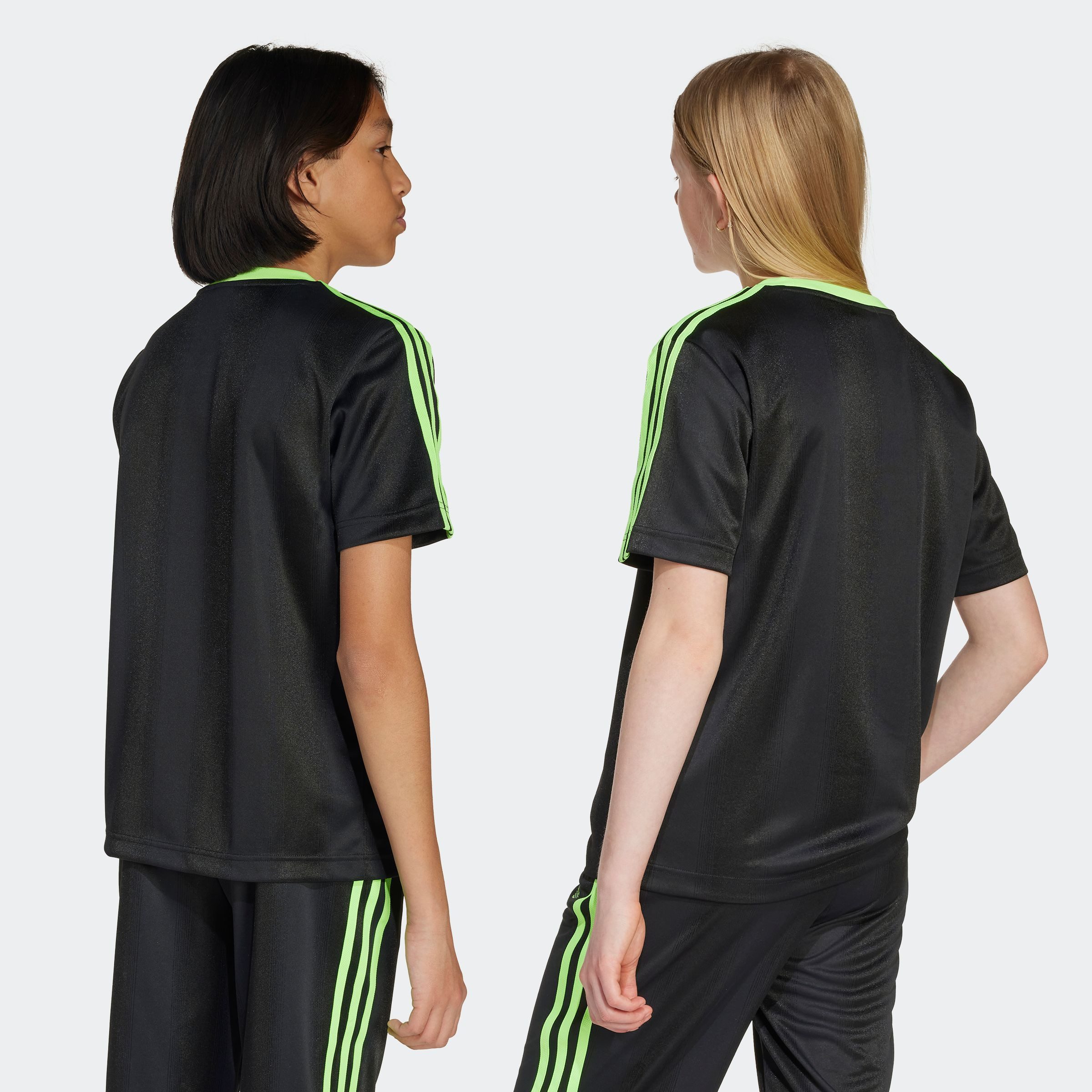 adidas Originals T-Shirt JACQUARD KIDS sportlicher Stil, lockere Passform, für Kinder und Teens