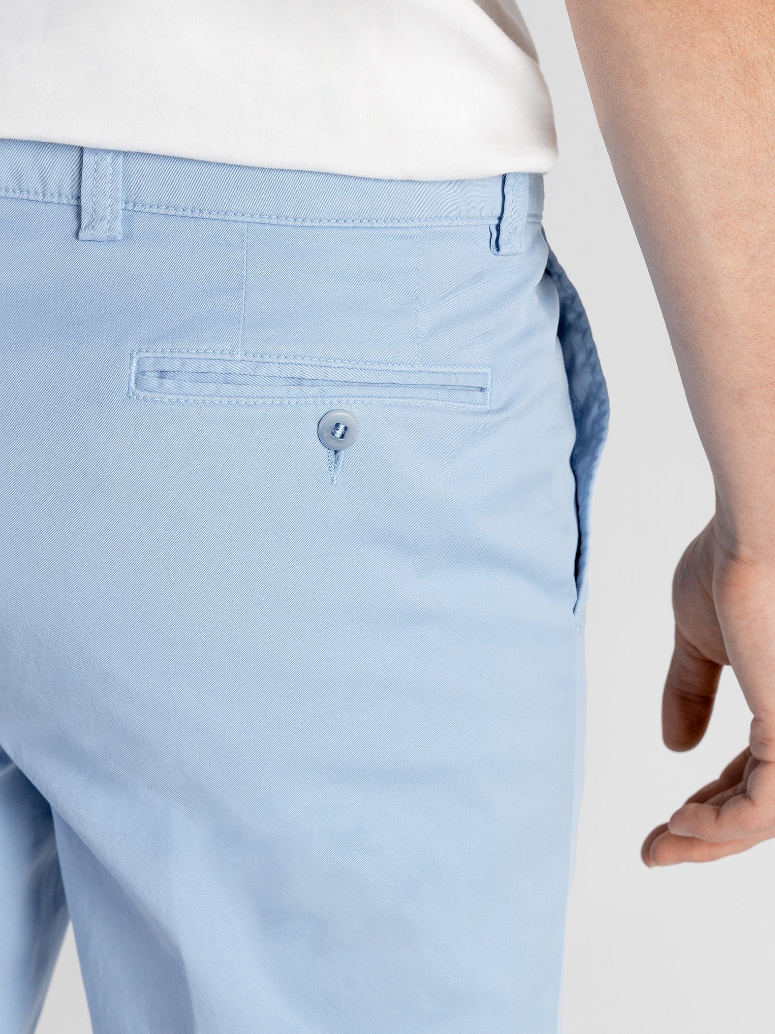 Shorts mit GOTS-zertifiziert TwoMates Shorts Farbauswahl, elastischem hellblau Bund,