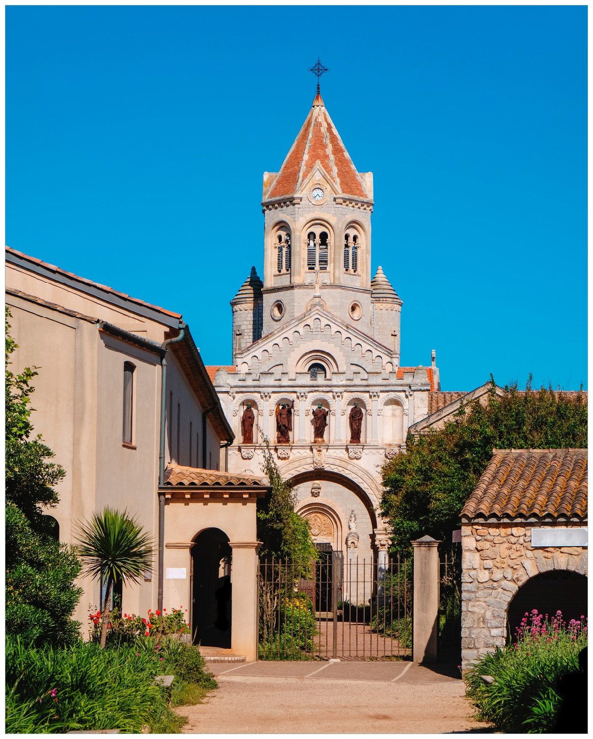 Wallario Poster, Kirche im Sonnenlicht, in verschiedenen Ausführungen