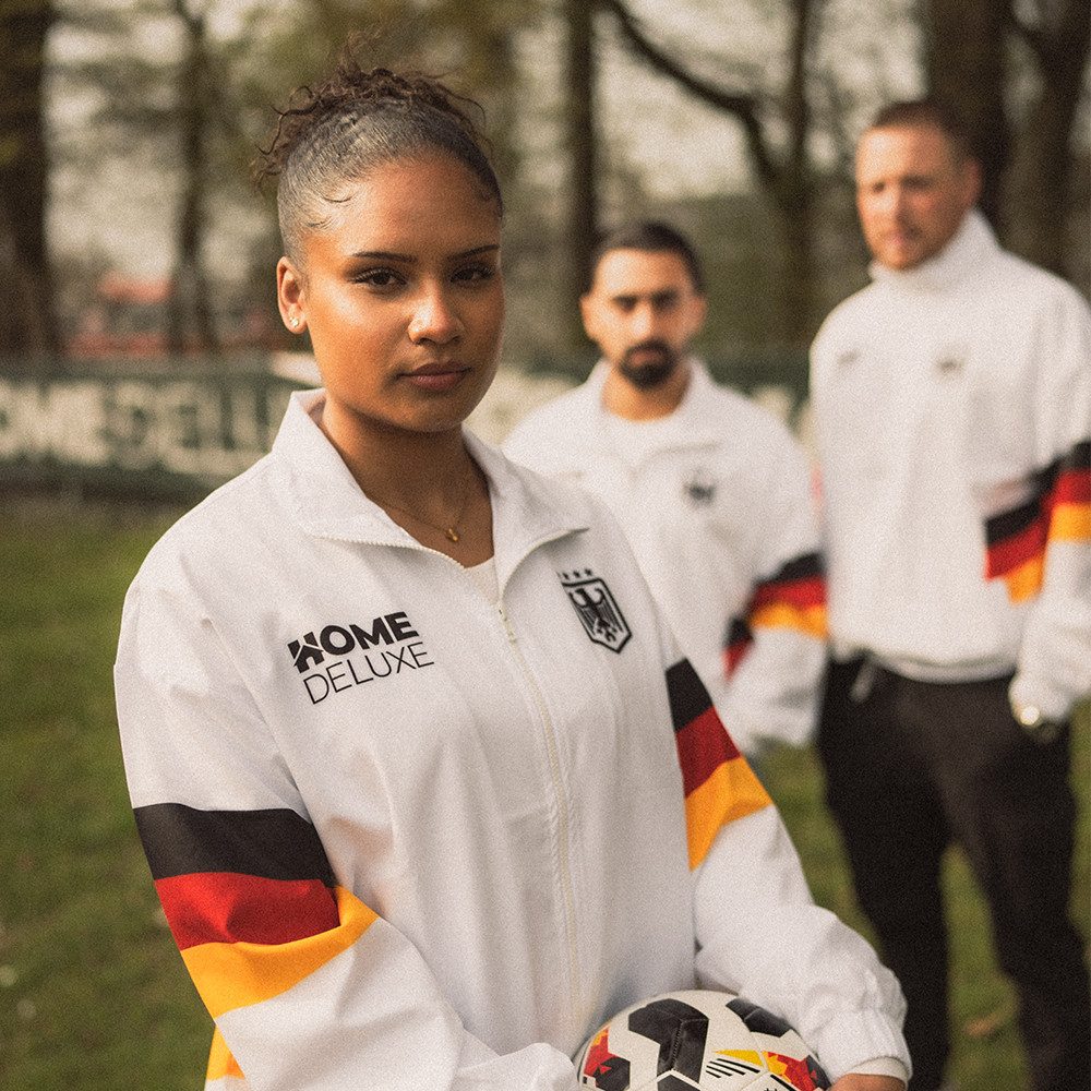 HOME WEAR Trainingsjacke Home Deluxe TEAM DEUTSCHLAND - JACKE 2026 Nahtlose Retro-Optik Jacke, Fußballjacke, Oversize