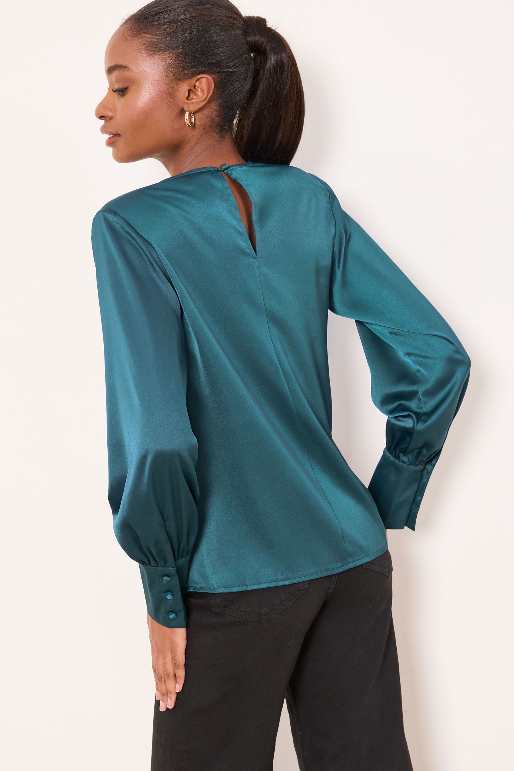 LIPSY Satinbluse Lipsy Satin-Bluse mit Schulterdetail, Regular (1-tlg) günstig online kaufen