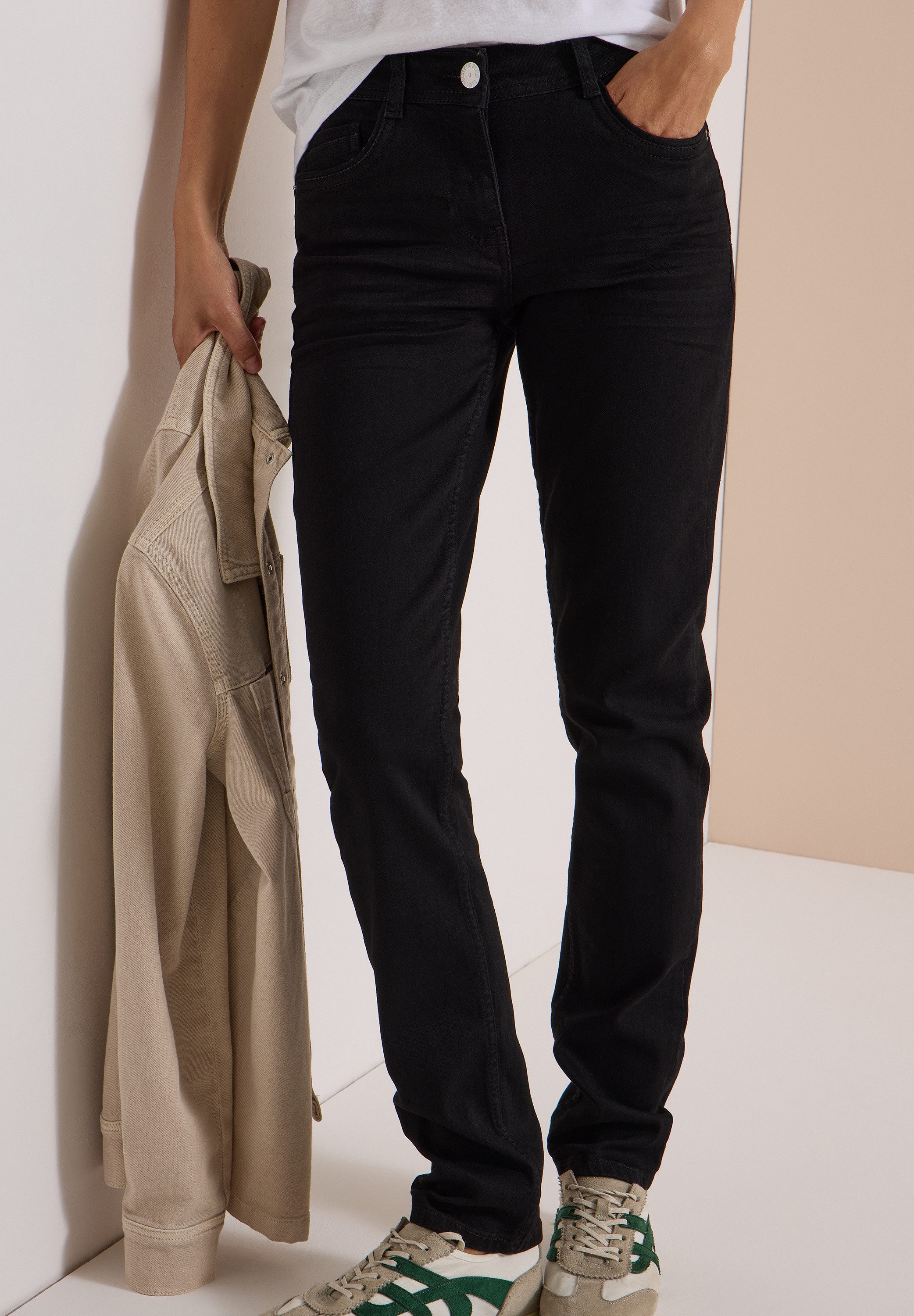 CECIL Straight-Jeans Style Scarlett in schwarzer Waschung und mit Stretch – Bild 3 von 5