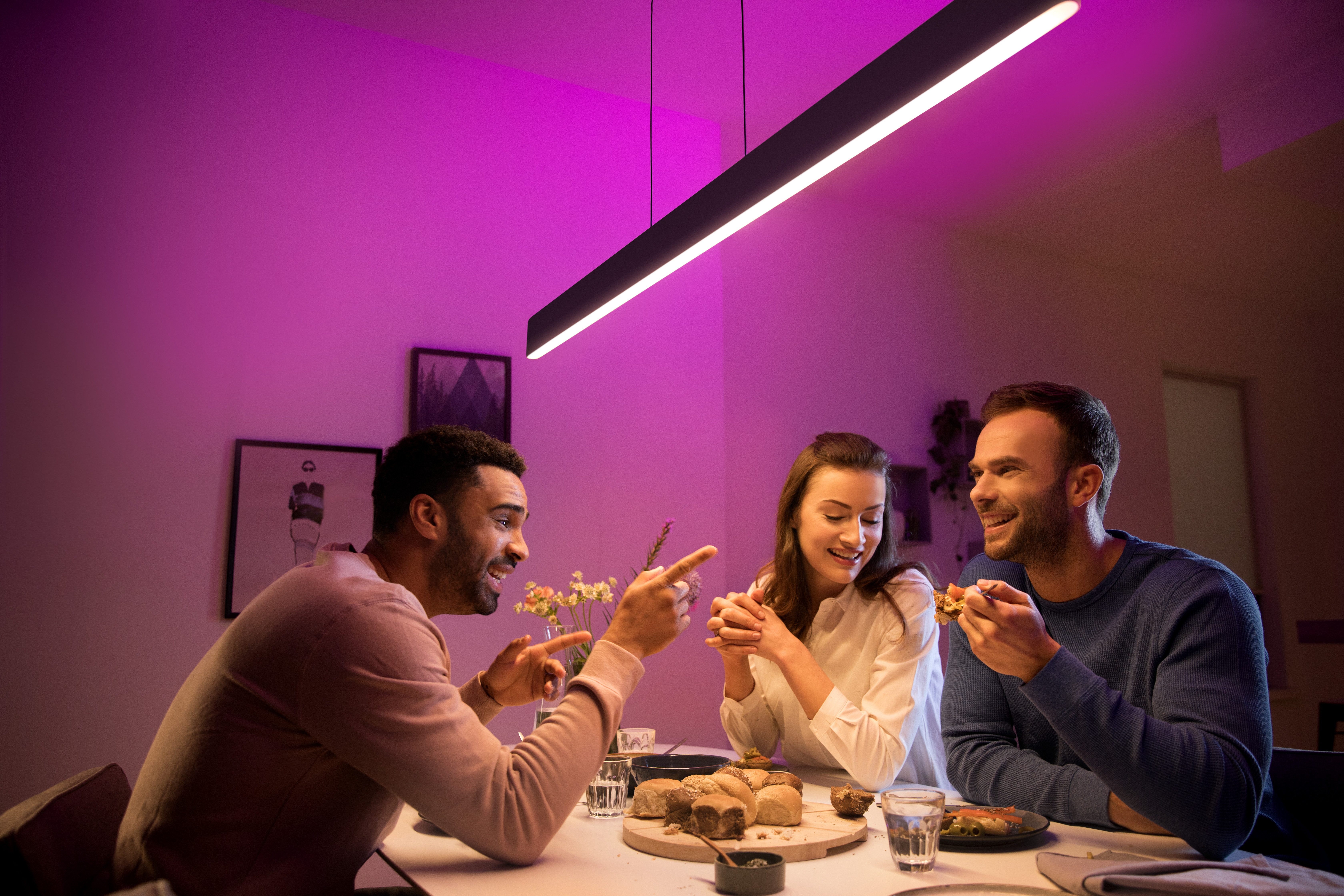 Philips Hue Smarte LED-Leuchte Bundle White & Color Ambiance Ensis Pendelleuchte schwarz, Abschaltautomatik, Bluetooth, CCT - über Fernbedienung, Dimmer, Dimmfunktion, Farbsteuerung, Farbwechsel, Fernbedienung, Infrarot inkl., Leuchtdauer einstellbar, Memoryfunktion, Nachtlichtfunktion, RGB, Smart Home, Timerfunktion, dimmbar über Fernbedienung, erweiterbar, mehrere Helligkeitsstufen, LED wechselbar, RGB, inkl. Philips Hue Dimmschalter