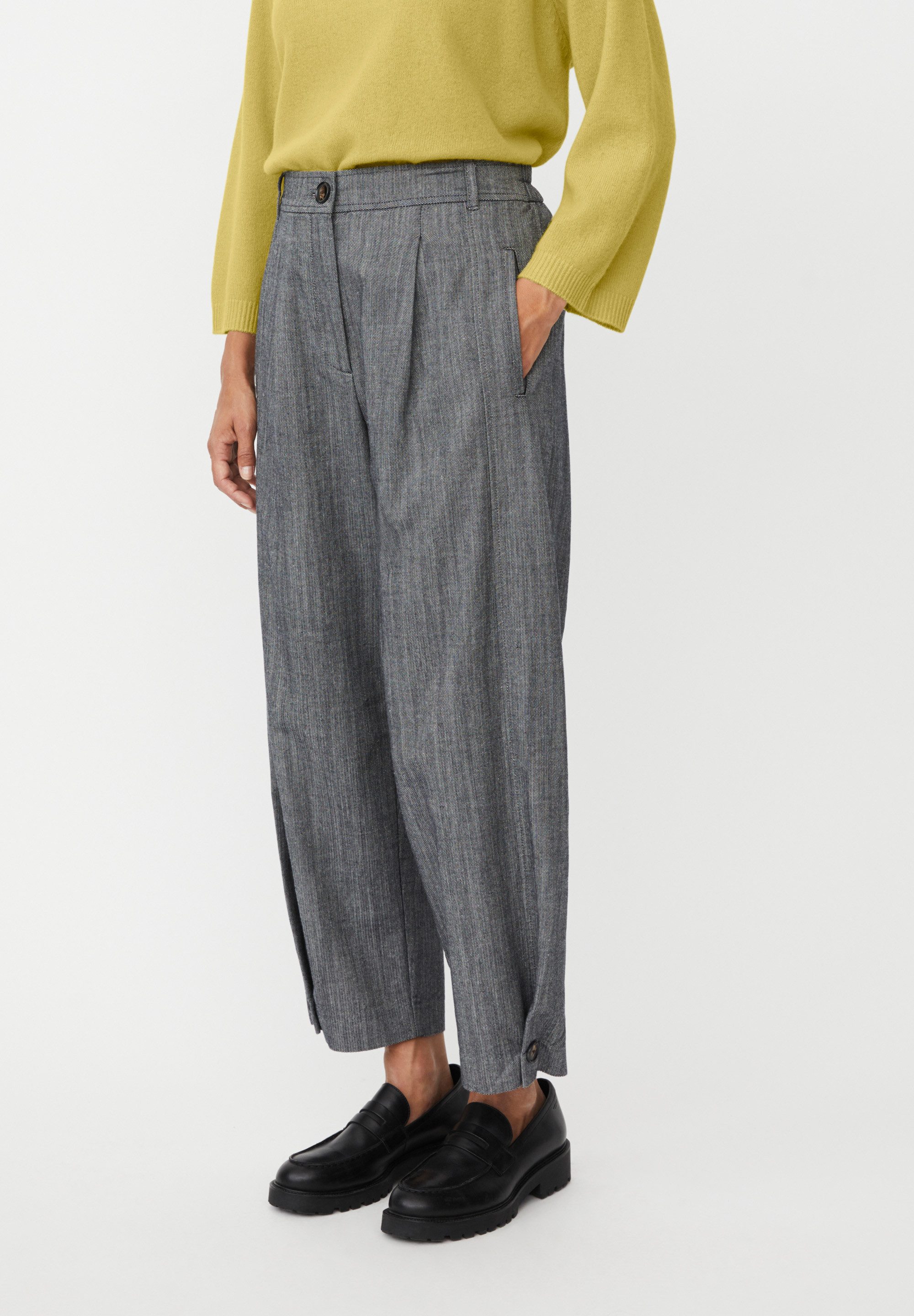 Masai Stoffhose MaPunna Glatte Oberfläche, angenehmes Tragegefühl, puristischer Stil