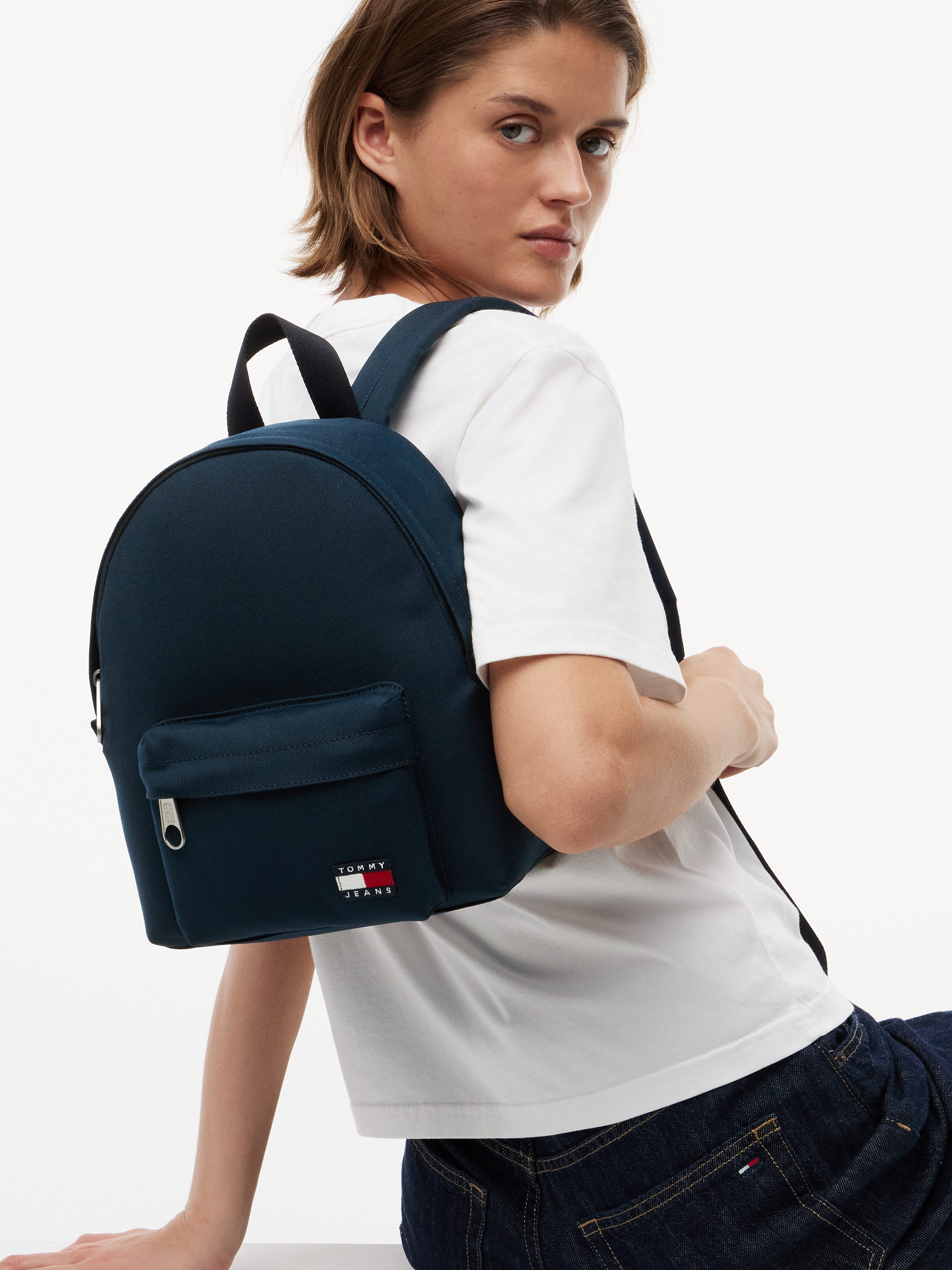Tommy Jeans Cityrucksack TJW ESS DAILY DOME BACKPACK, Damen Freizeitrucksack mit typischem Logo-Aufnäher
