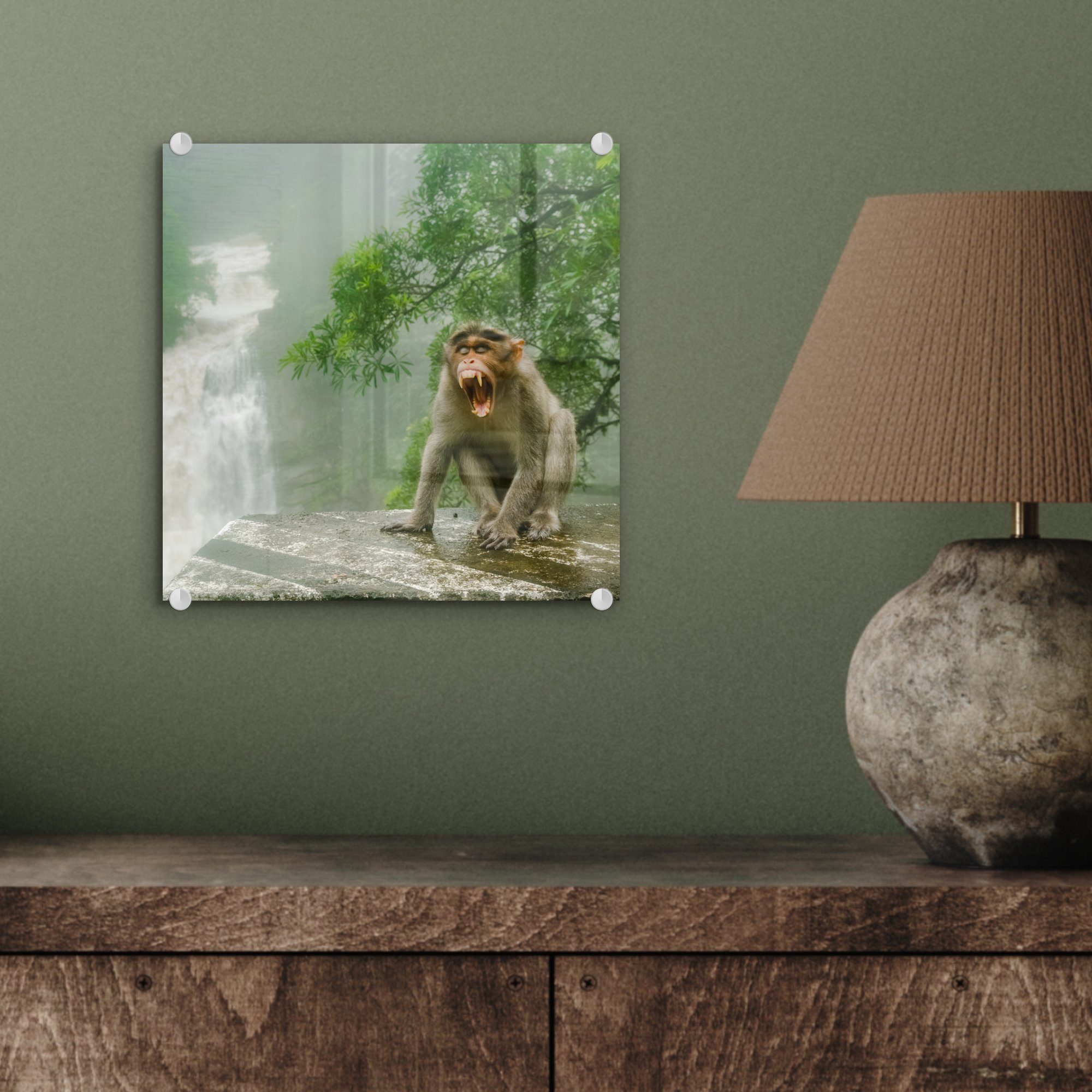 MuchoWow Acrylglasbild Schreiender Affe - - Wasserfall, Wandbild Wanddekoration Bilder vor Foto auf Glas - Glasbilder Glas (1 auf St)