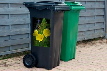 MuchoWow Wandsticker Drei gelbe Teuni-Blumen auf grünem Hintergrund (1 St), Mülleimer-aufkleber, Mülltonne, Sticker, Container, Abfalbehälter