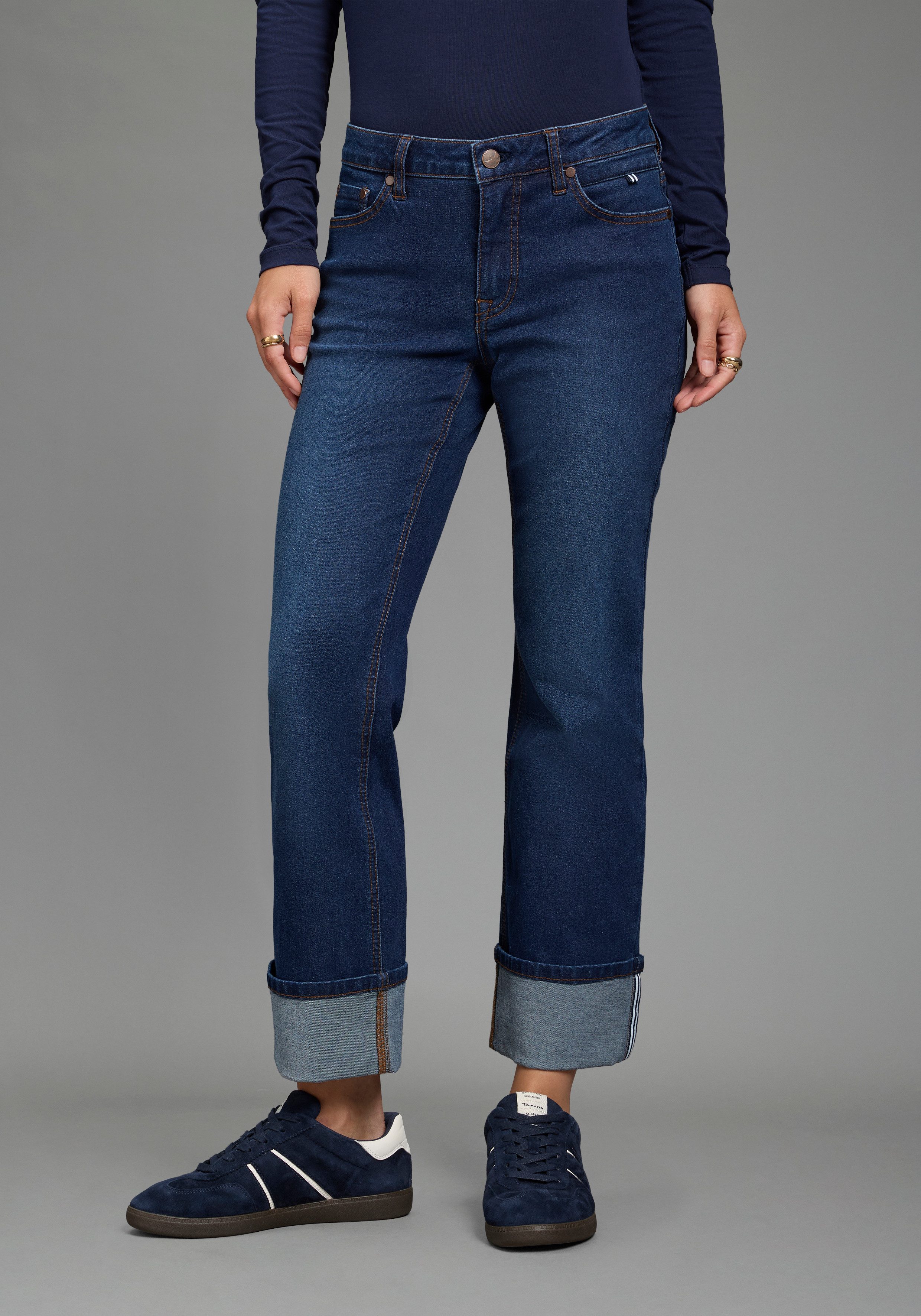 Arizona Straight-Jeans mit Turn-Up gerader Straight-Fit, langer Schnitt, mit Knopf- und Reißverschluss. Reduzierter Preis € 37,50. Unverbindliche Preisempfehlung € 49,99, (€ 37,50 pro 1 Stk)