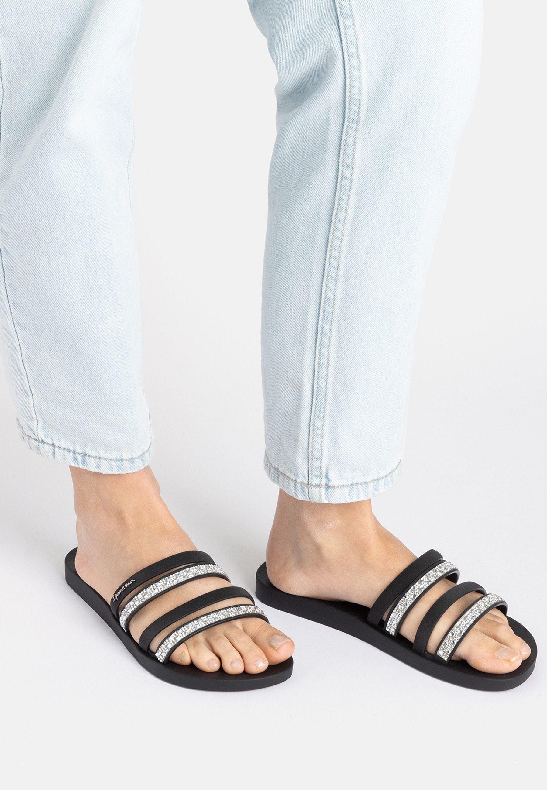Ipanema CHIC SLIDE FEM - Badelatschen / Slides Pantolette Bade-Slides mit eleganter Metall-Applikation