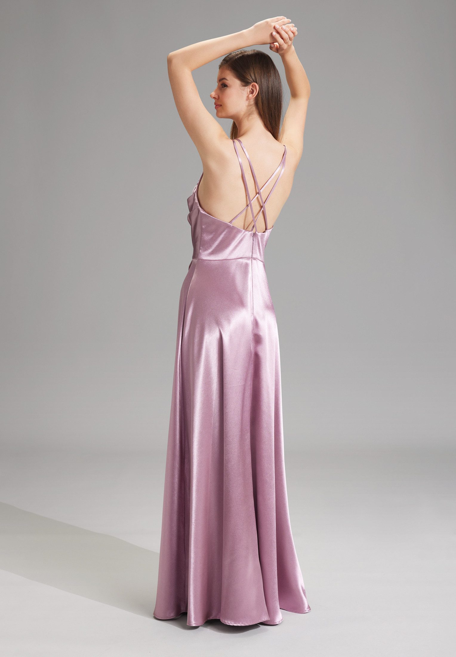 Hey Kyla Abendkleid - Satin-Abendkleid mit Gehschlitz Taillierter Schnitt mit ausgestelltem Rockteil – Bild 2 von 5