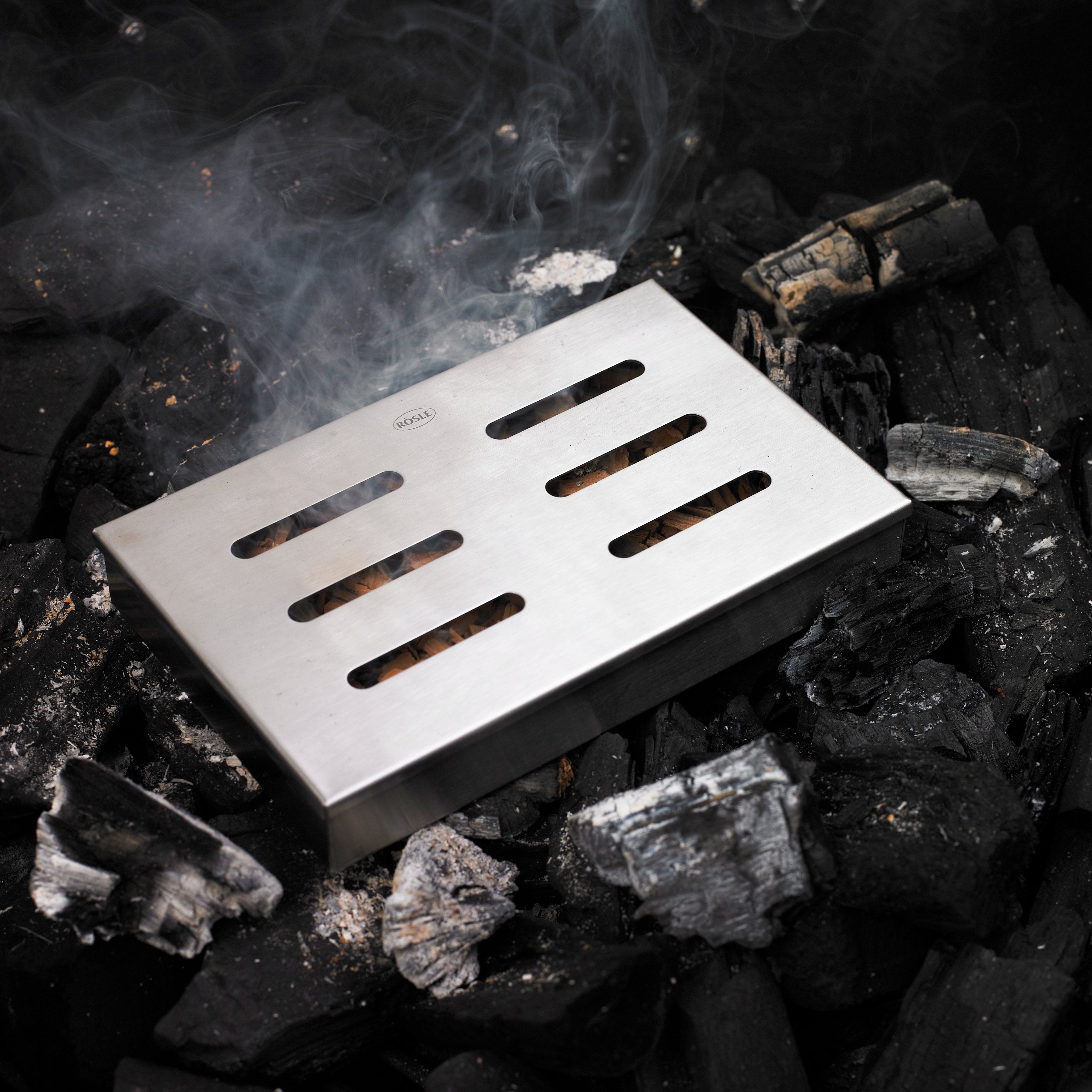 RÖSLE Räucherbox 25076 Smokerbox für aromatischen Rauchgeschmack im Fleisch, Edelstahl 18/10
