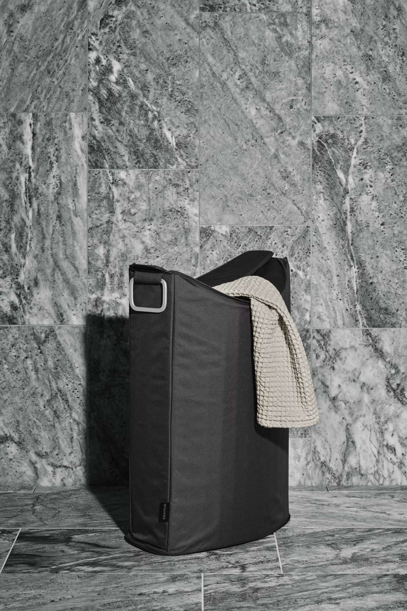 blomus Wäschesack -FRISCO- Moderner Design Wäschesammler: Schmal & Funktional, Designer, Großzügig, Modernes Design, Flexibel, 65 Liter
