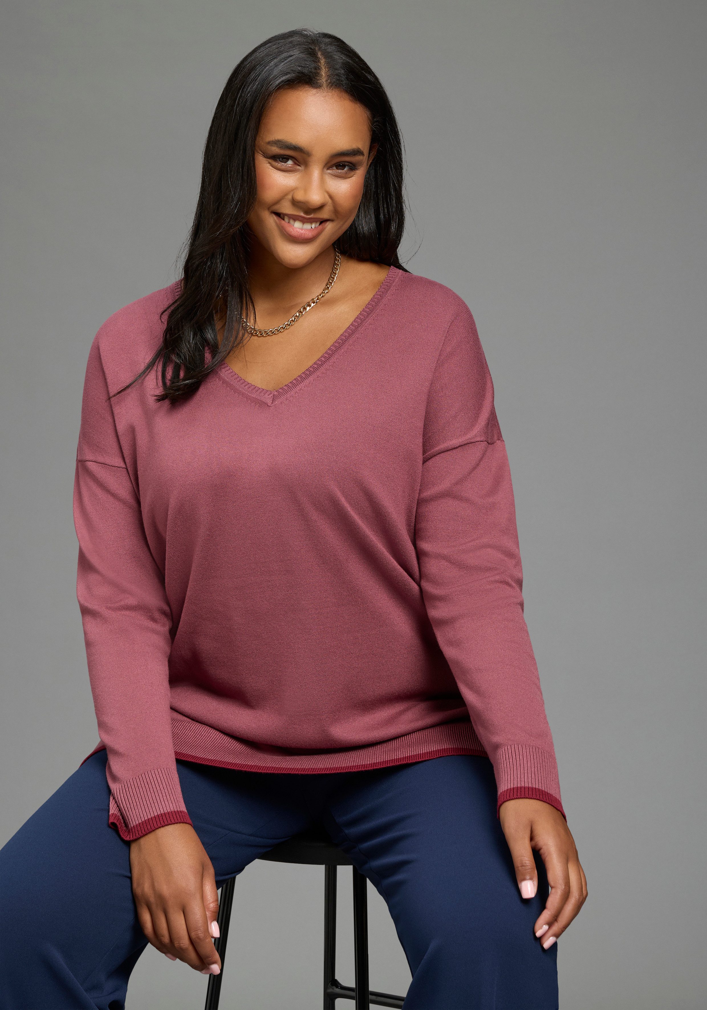 Laura Scott CURVE Strickpullover Große Größen aus Feinstrick, mit tiefem V-Ausschnitt, figurumspielende Passform. Reduzierter Preis € 38,99. Unverbindliche Preisempfehlung € 49,99, (€ 38,99 pro 1 Stk)
