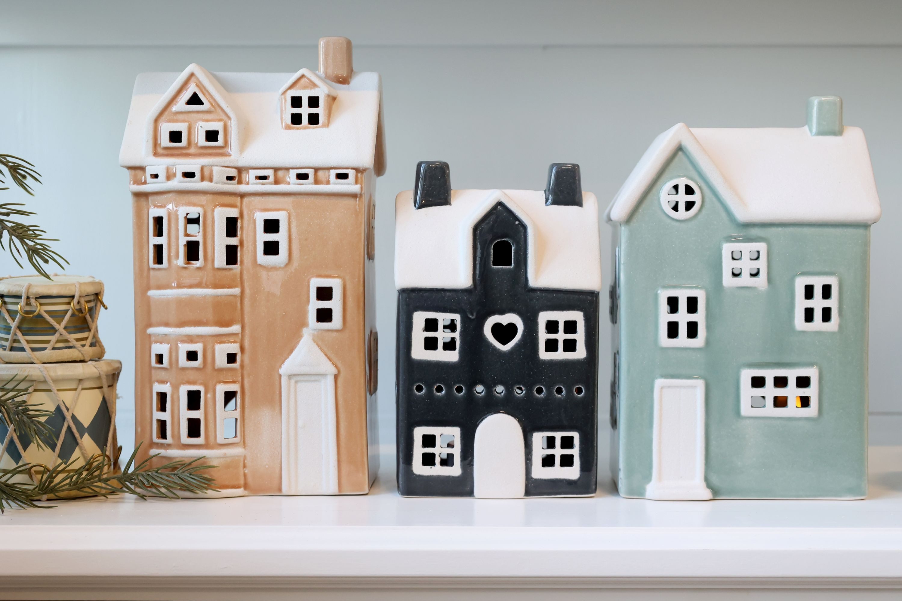 Chic Antique Weihnachtshaus Chic Antique - Lichterhaus Teelichthaus Windlicht H18cm Schwarz