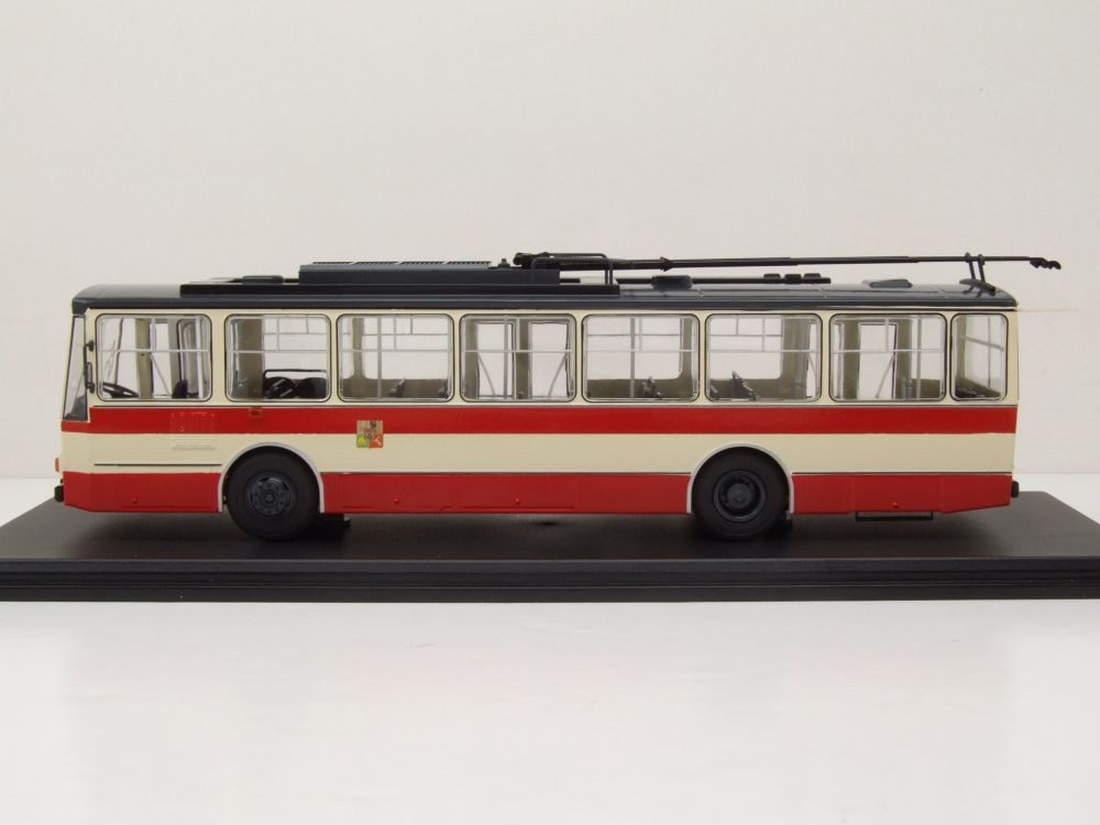Premium ClassiXXs Modellauto Skoda 14TR Bus Pilzen CZ beige rot, Maßstab 1:43