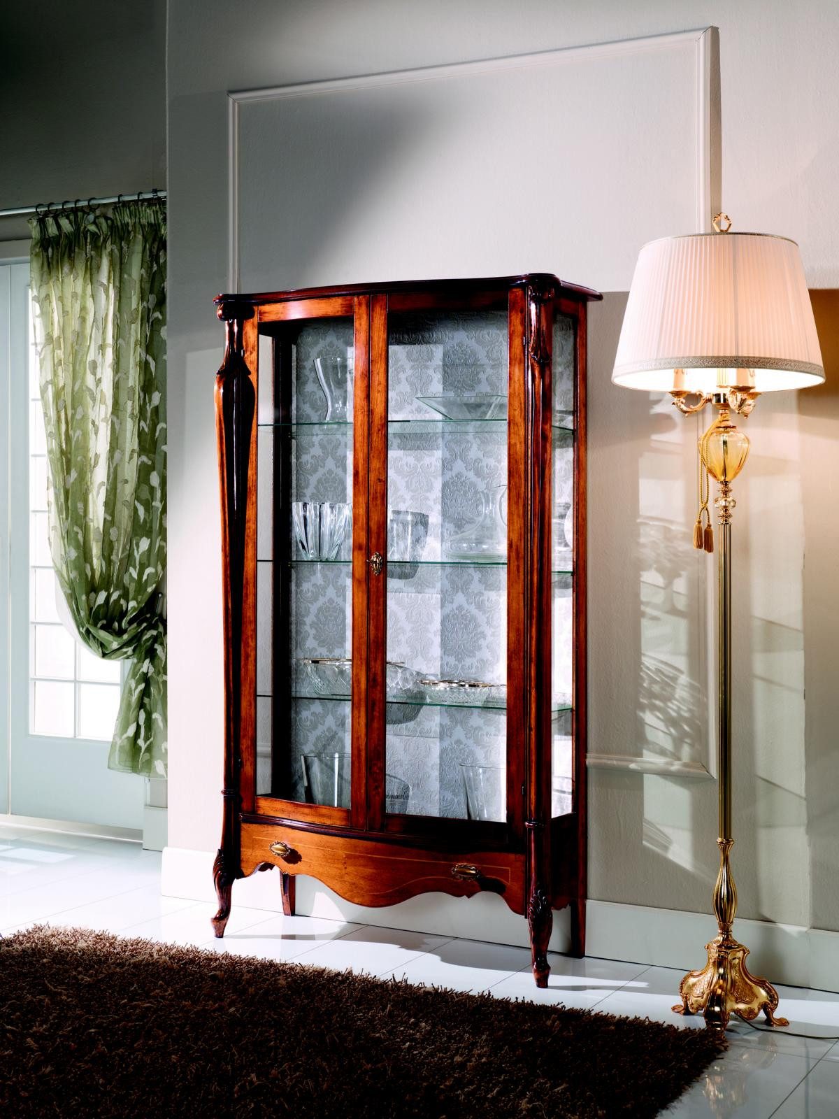 Vitrine Elegante Vitrine aus braunem Holz im klassischen italienischen Stil
