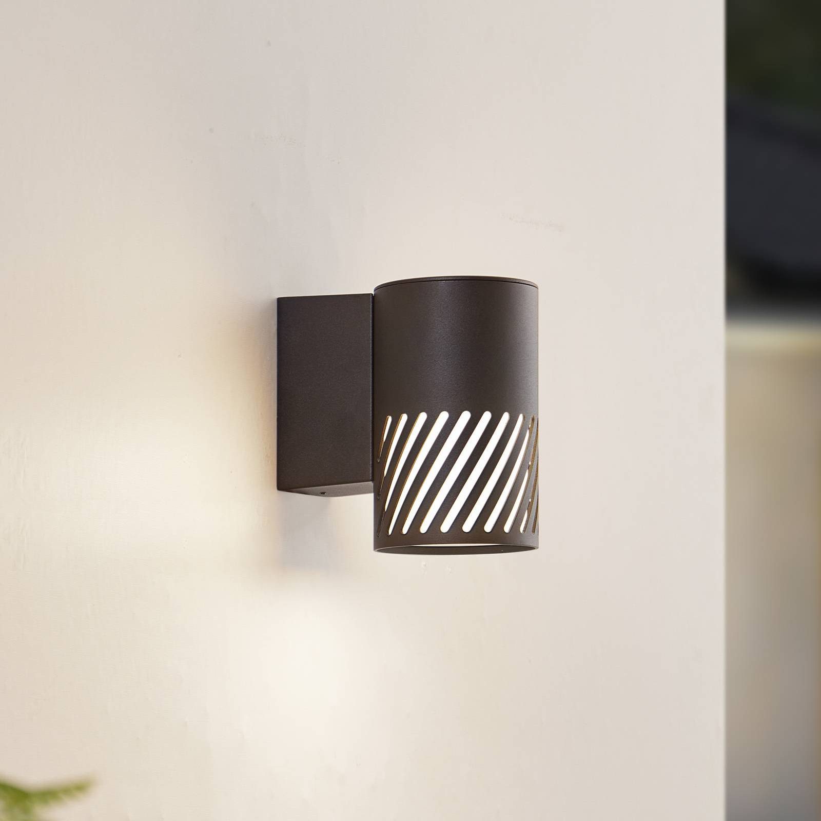 Lindby Außen-Wandleuchte Lurinda, Metall, Schwarz IP44, 1 x 15 W LED