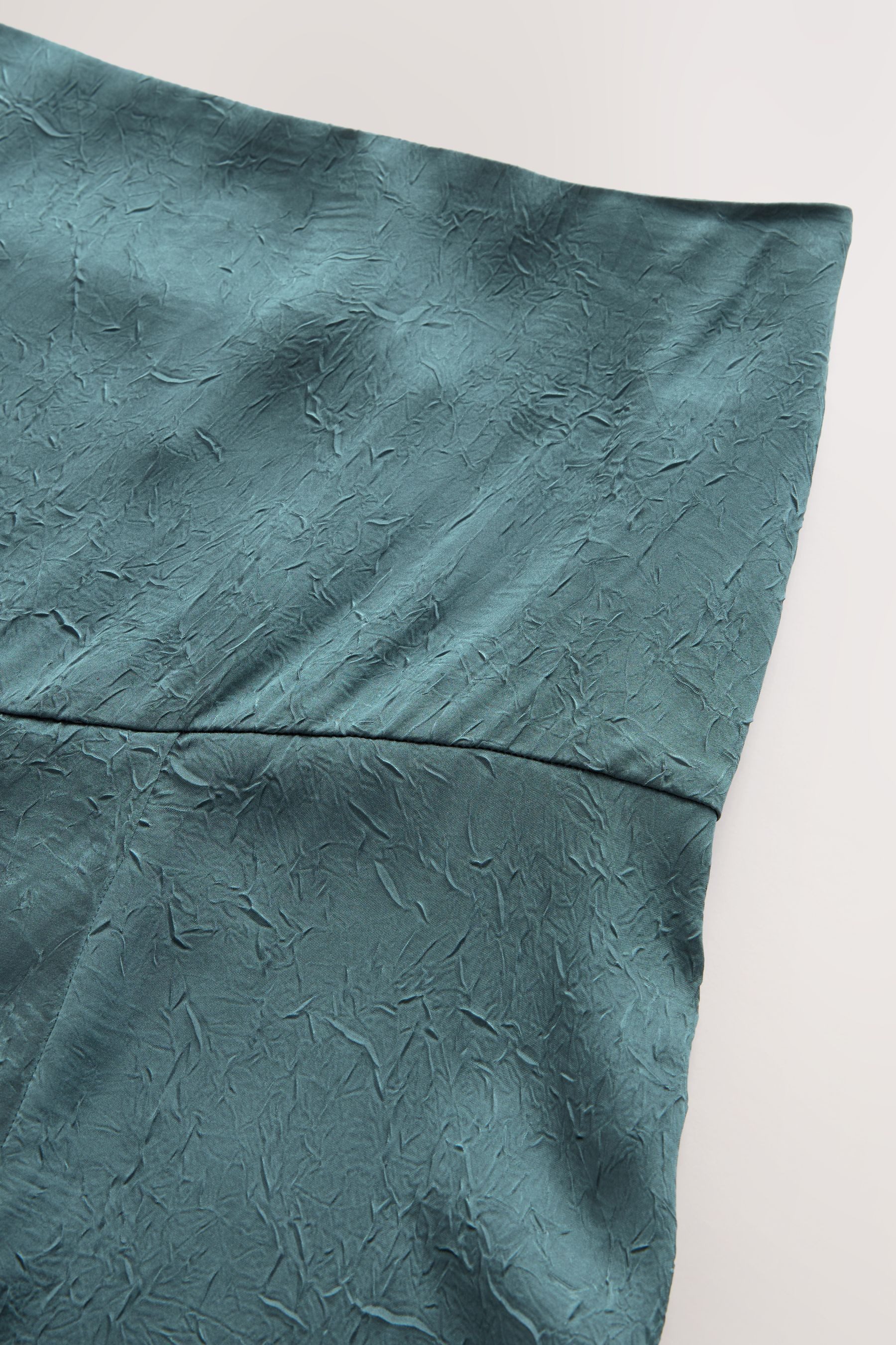 Next Midirock Asymmetrischer Midirock aus Satin in Knitteroptik (1-tlg)