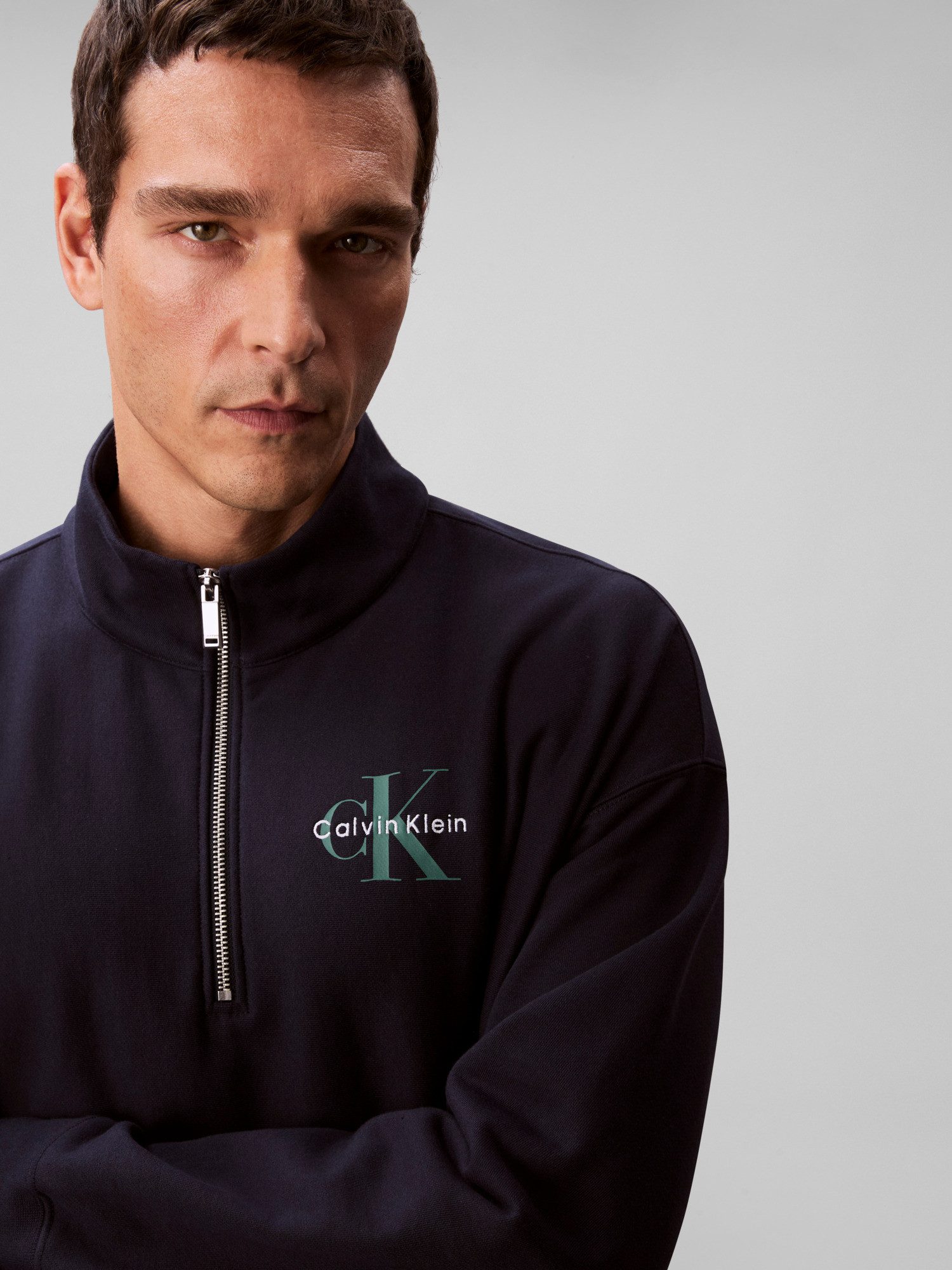 Calvin Klein Jeans Sweatshirt LS EU 350TERRY MICRO MONOLOGO QT Regular fit, Stehkragen und Reißverschluss