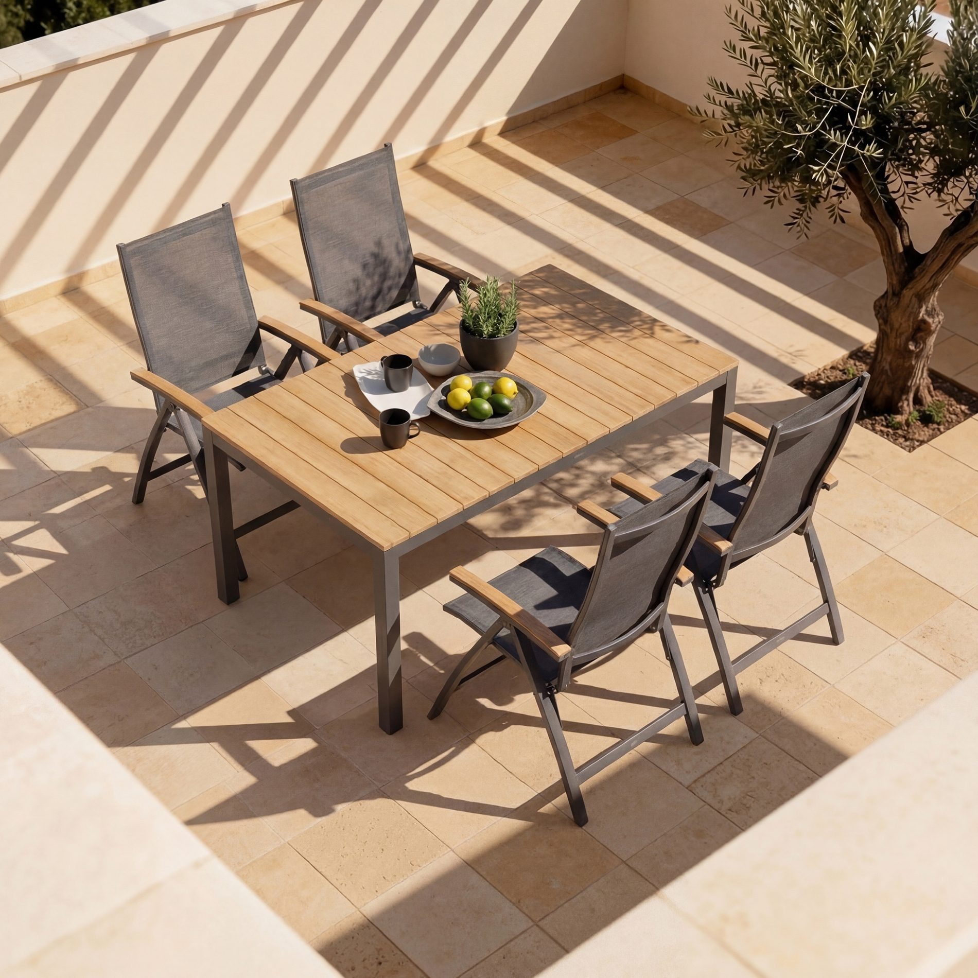 Liadomo Gartentisch Scalea, Outdoor-Tisch, Esstisch für Terrasse & Garten (echtes Holz), Tischplatte Teakholzleisten, Gestell Aluminium anthrazit