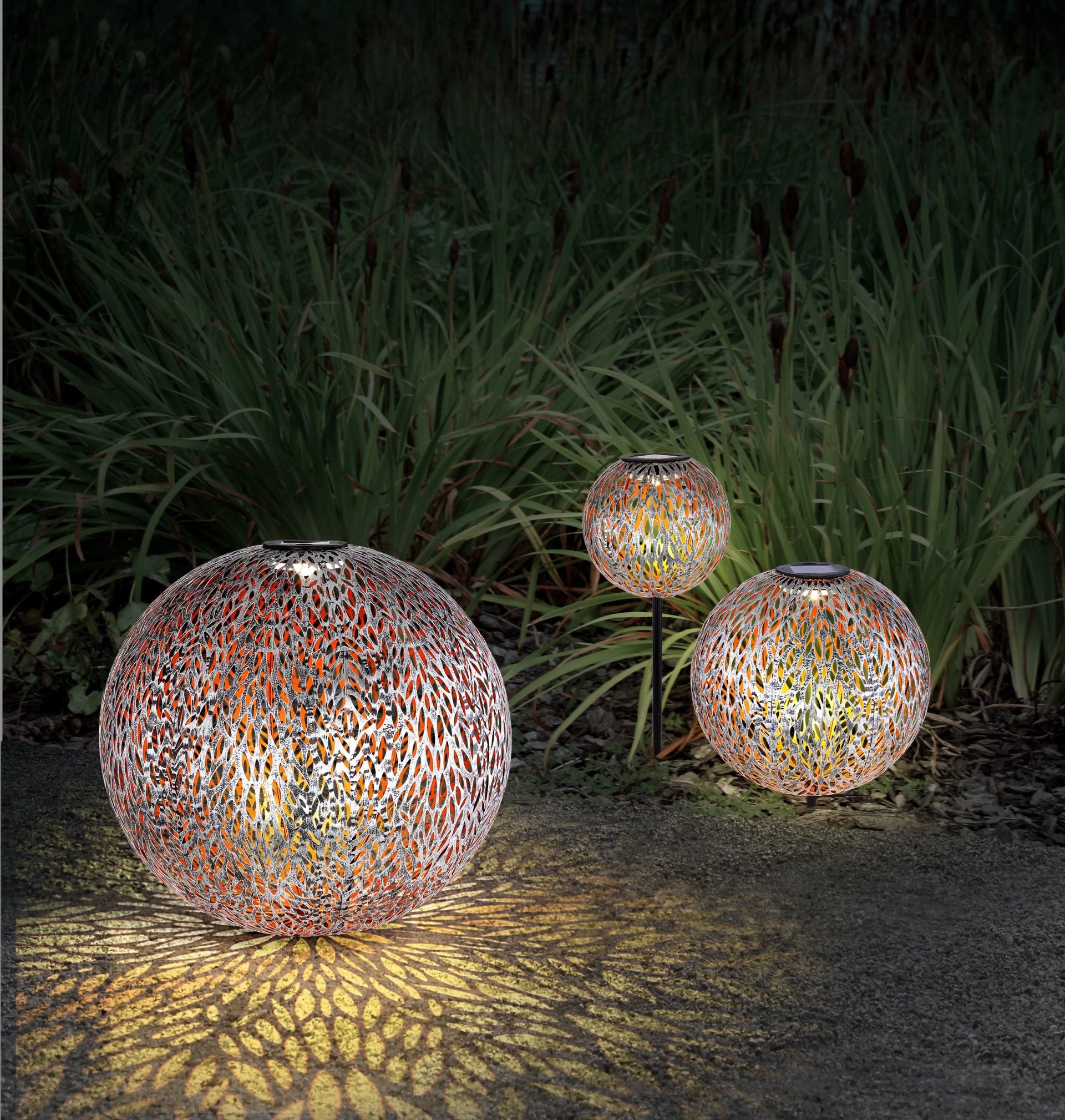 GLOBO LIGHTING LED Solarleuchte SOLAR, LED fest integriert, Warmweiß, Solarlampe für Garten, Toller Lichteffekt, Solarkugel mit Erdspieß