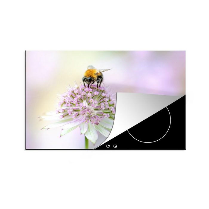 MuchoWow Herdblende-/Abdeckplatte Nahaufnahme einer Biene auf einer weiß-rosa Blüte Vinyl (1 tlg) Ceranfeldabdeckung für die küche Induktionsmatte