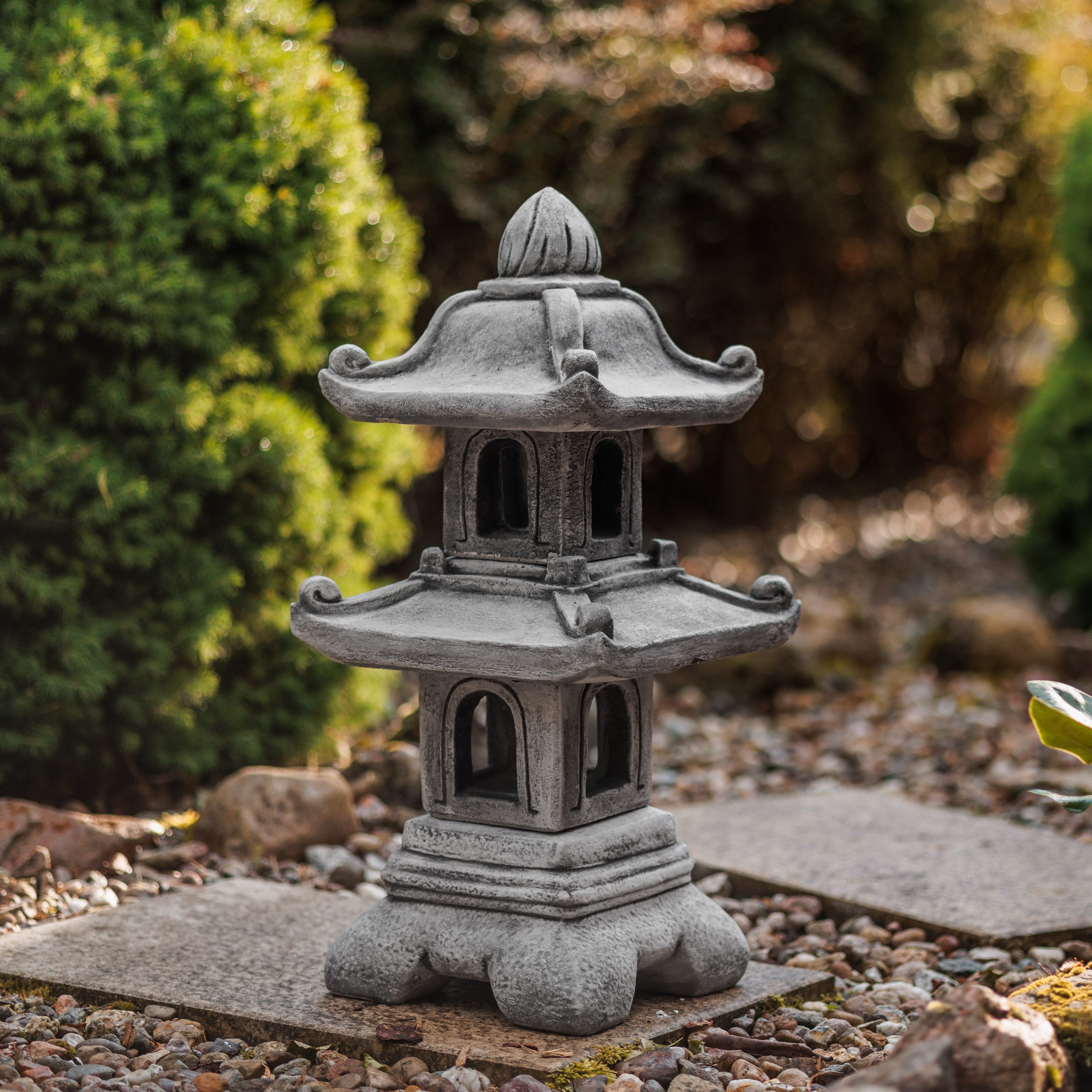 gartendekoparadies.de Gartenfigur Zweistöckige japanische Steinpagode Steinlaterne, H. 65 cm, 29 kg, Frostsicher