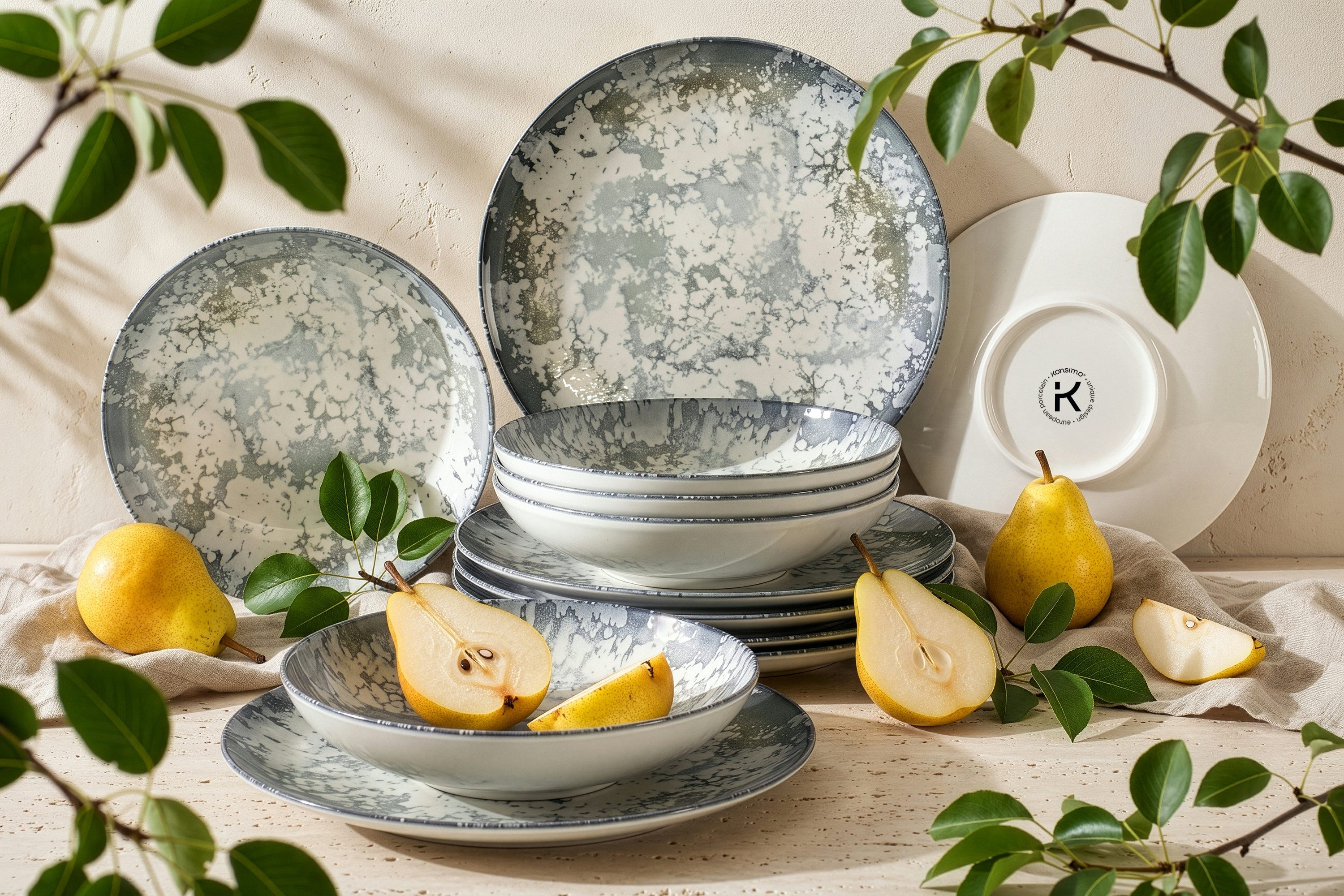 KONSIMO® Tafelservice FINGO Geschirr-Set, hergestellt in der EU, (12-tlg), 6 Personen, Porzellan, spülmaschinengeeignet, mikrowellengeeignet, Rundform, Hartporzellan