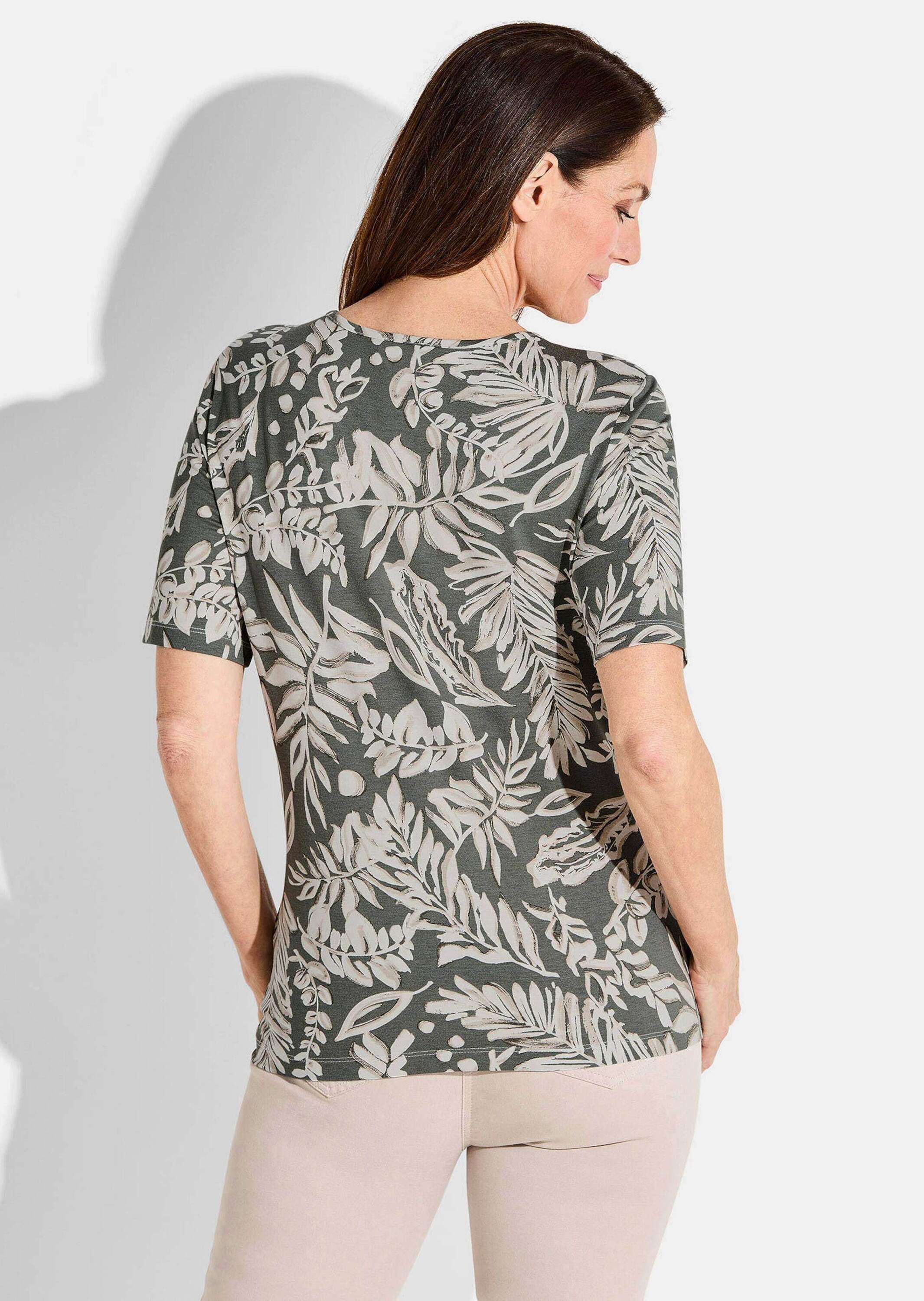 GOLDNER T-Shirt Kurzgröße: Viskoseshirt mit Blätter-Muster Tailliertes Blusenshirt mit Rundhals und Halbarm