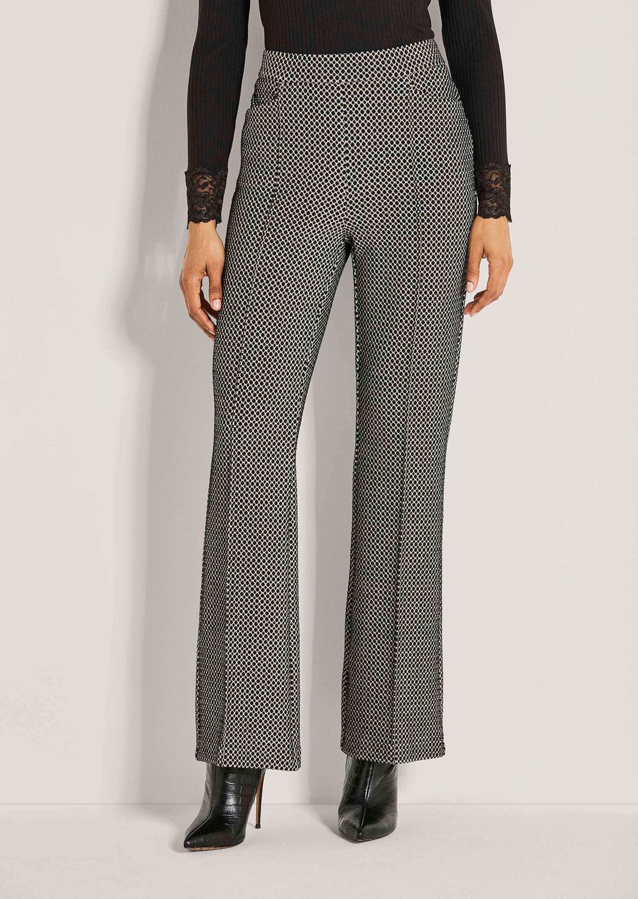 MADELEINE Jerseyhose Kurzgröße: Jacquardhose mit geradem Schnitt Schlupfhose mit minimalistischem Design und elastischem Bund
