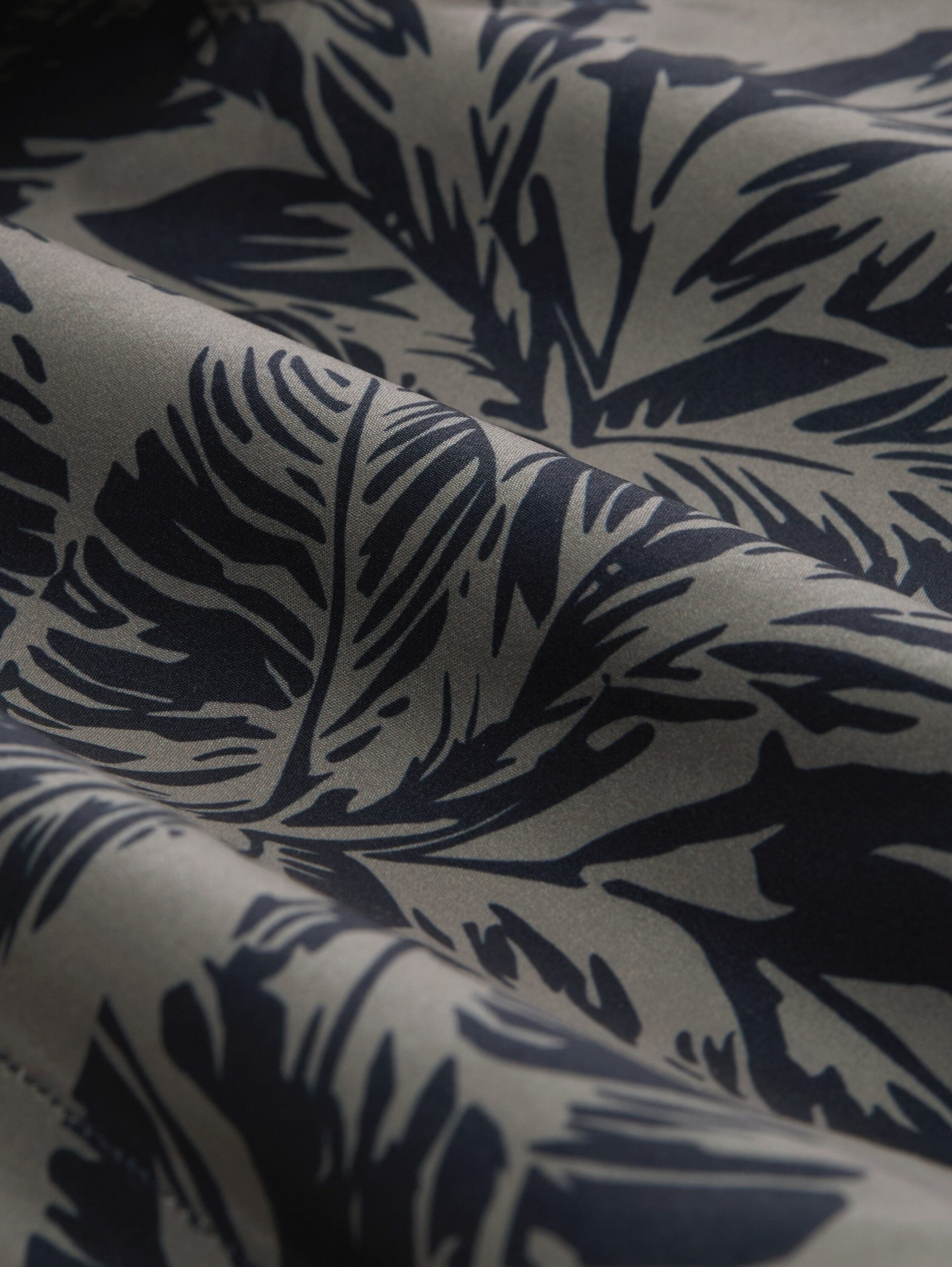 TOM TAILOR Bermudas all over printed swim shorts olive navy leaf design