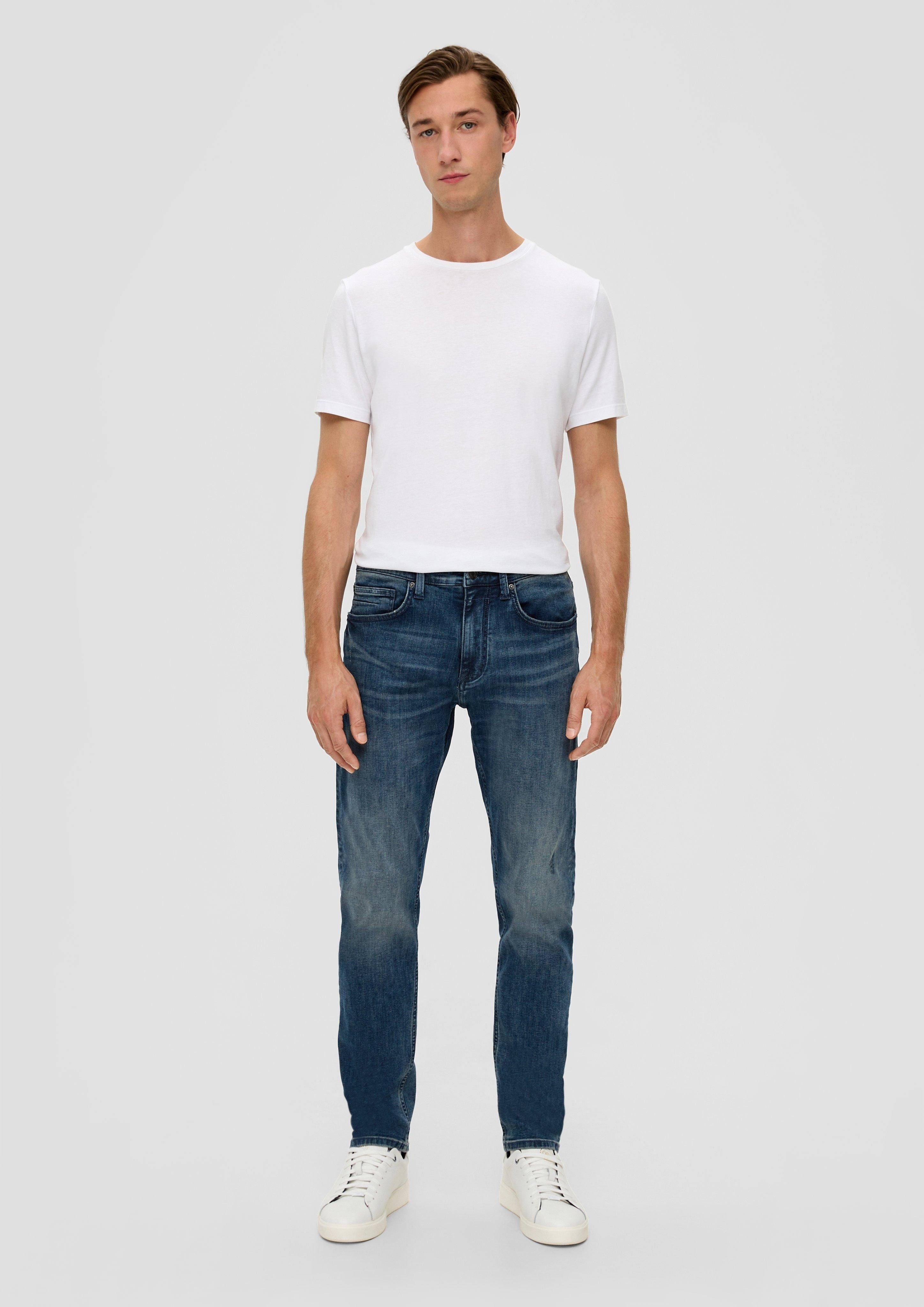 s.Oliver Stoffhose Jeans / Regular Fit / Mid Rise / Tapered Leg / 5-Pocket-Stil Leder-Patch, Waschung dunkelblau