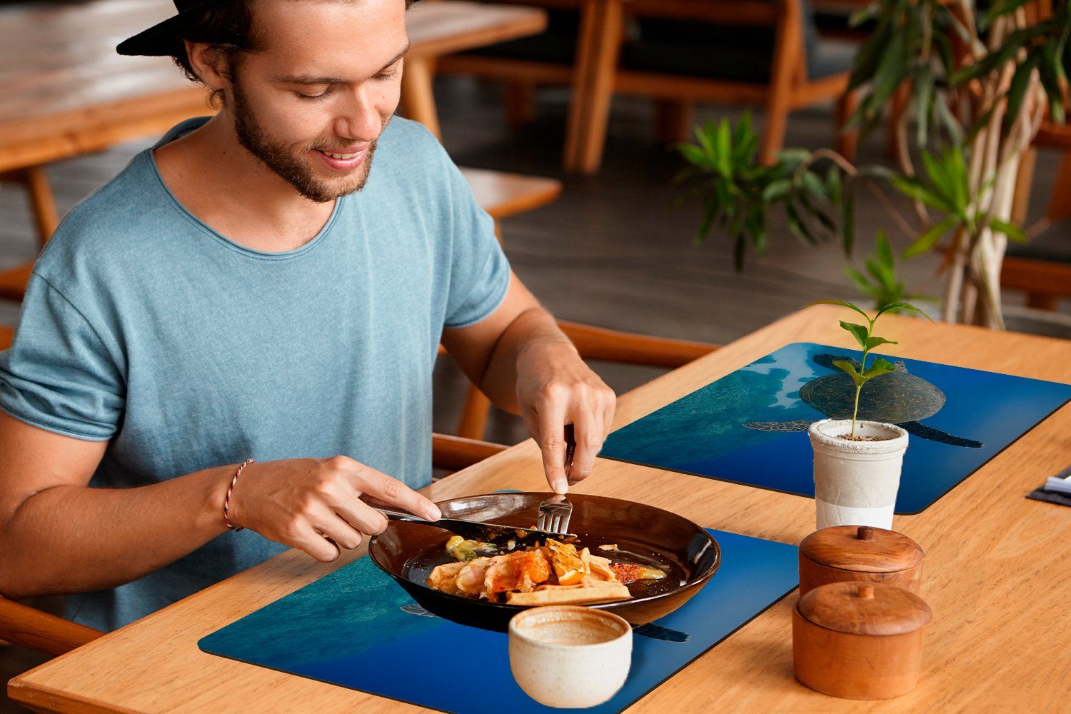 Platzset, Grüne schwimmende Schildkröte Platzset, (6-St), Schmutzabweisend Fotodruck, MuchoWow, Platzmatte, Platzdecken, Tischmatten