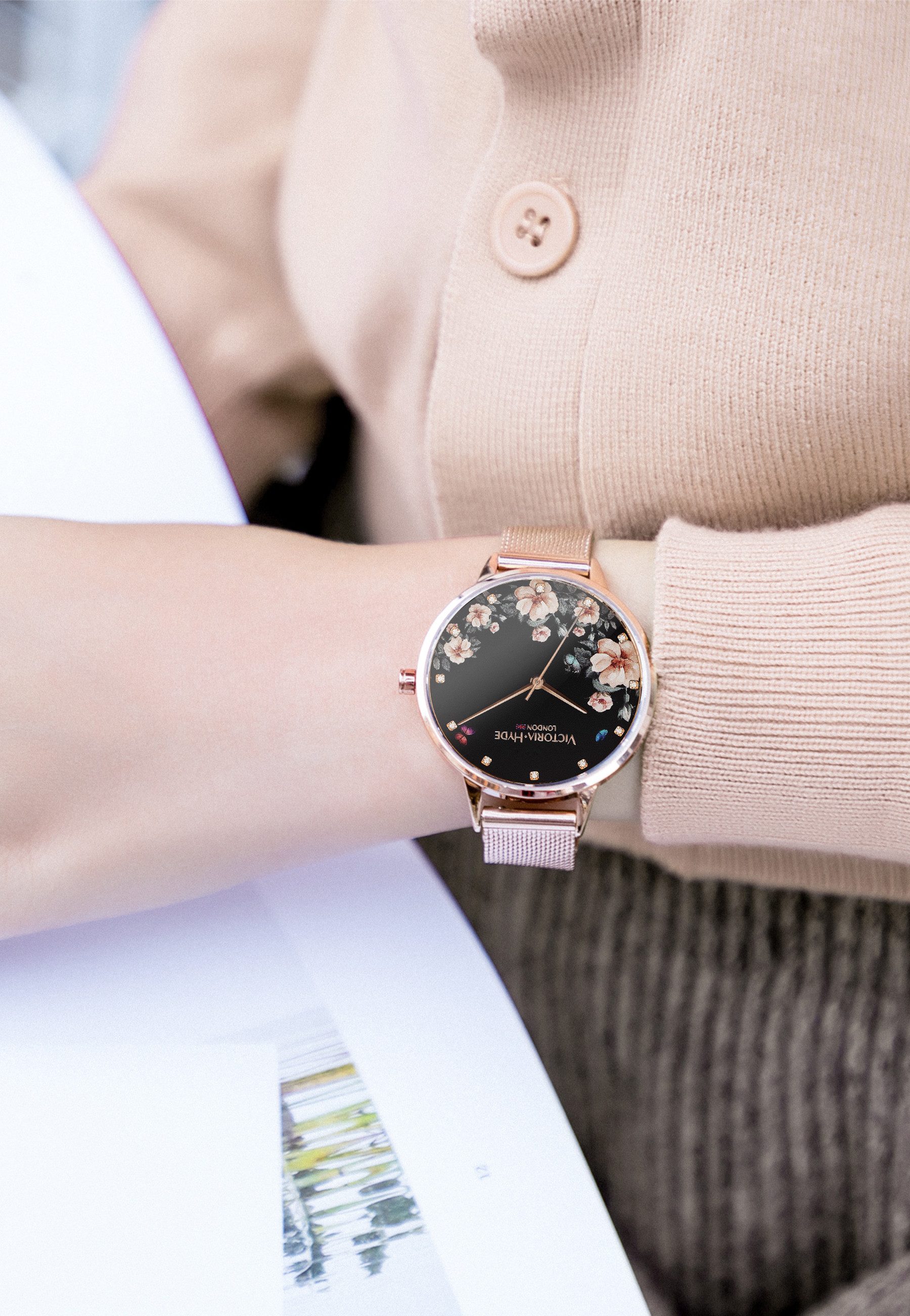 Victoria Hyde Quarzuhr Victoria Hyde Green Park Damen Basic Blumenmuster Mesh-Armband, (1-tlg., Kein Set)