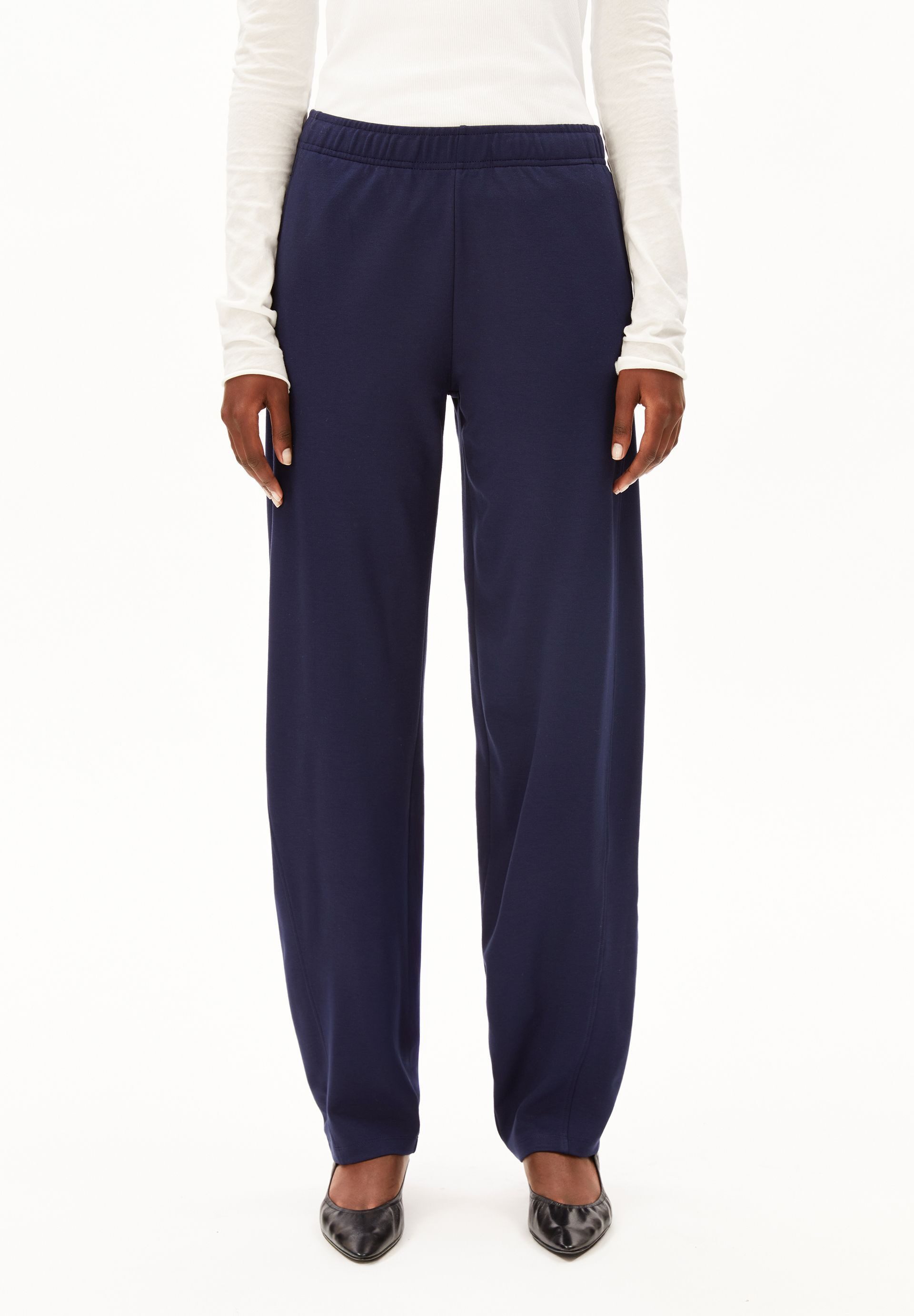 Armedangels Jerseyhose JERSEY BARREL (Mid waist, Regular Fit) Hose aus LENZING™ ECOVERO™ Viskose Mix