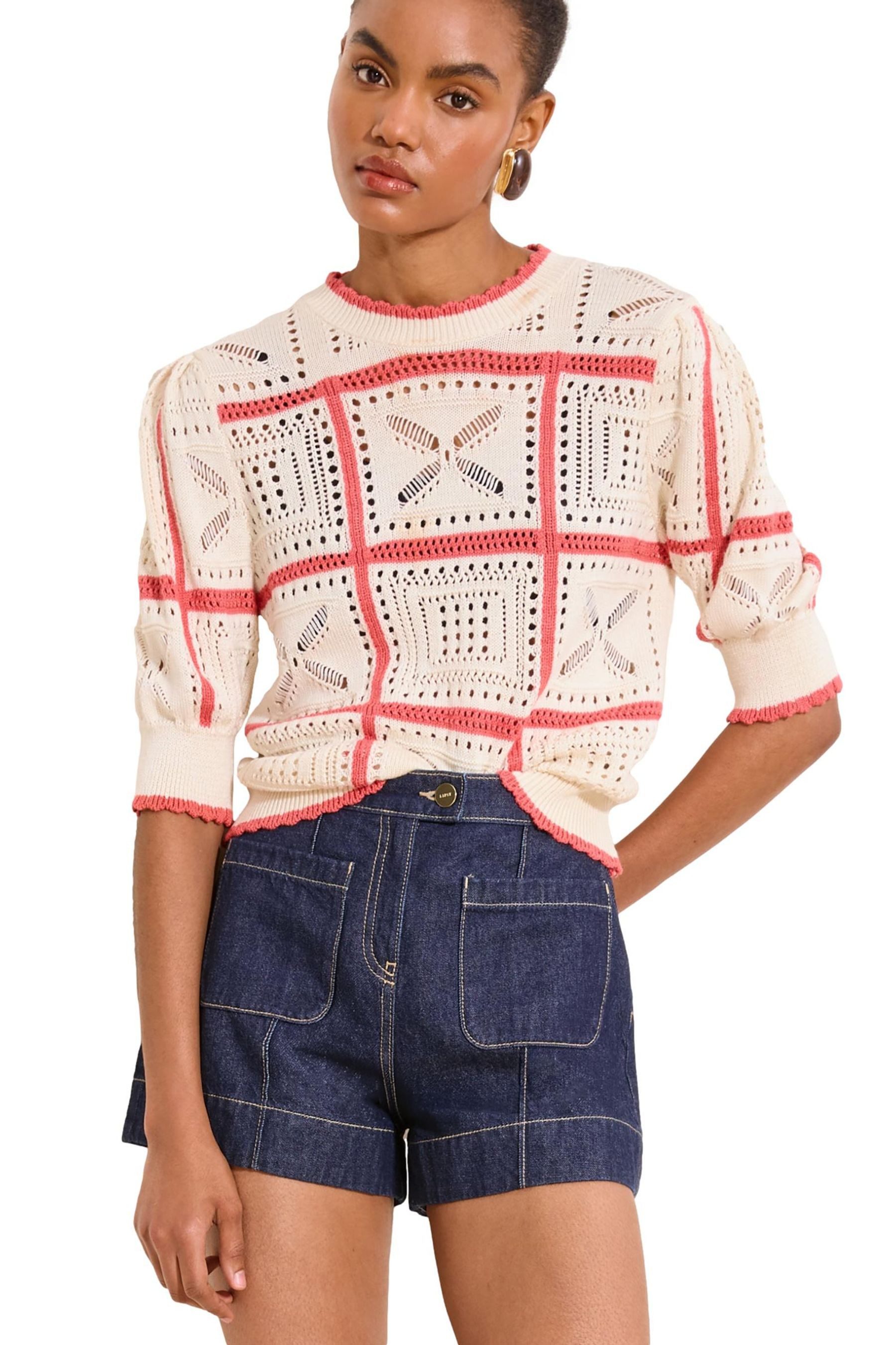 T-Shirt Lipsy Strickoberteil mit Häkelbesatz, Regular